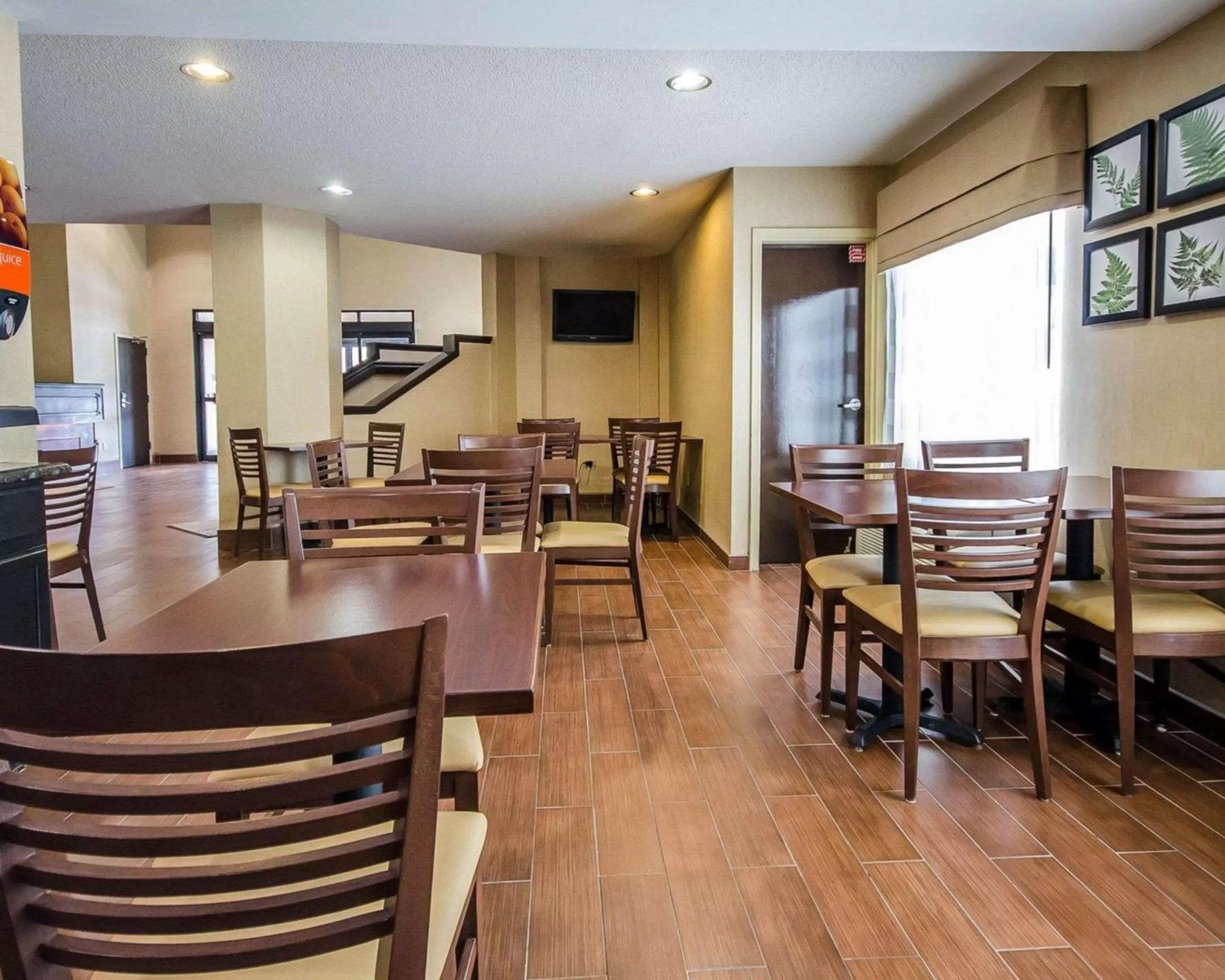 Restaurant/places to eat in Sleep Inn Louisville Airport & Expo