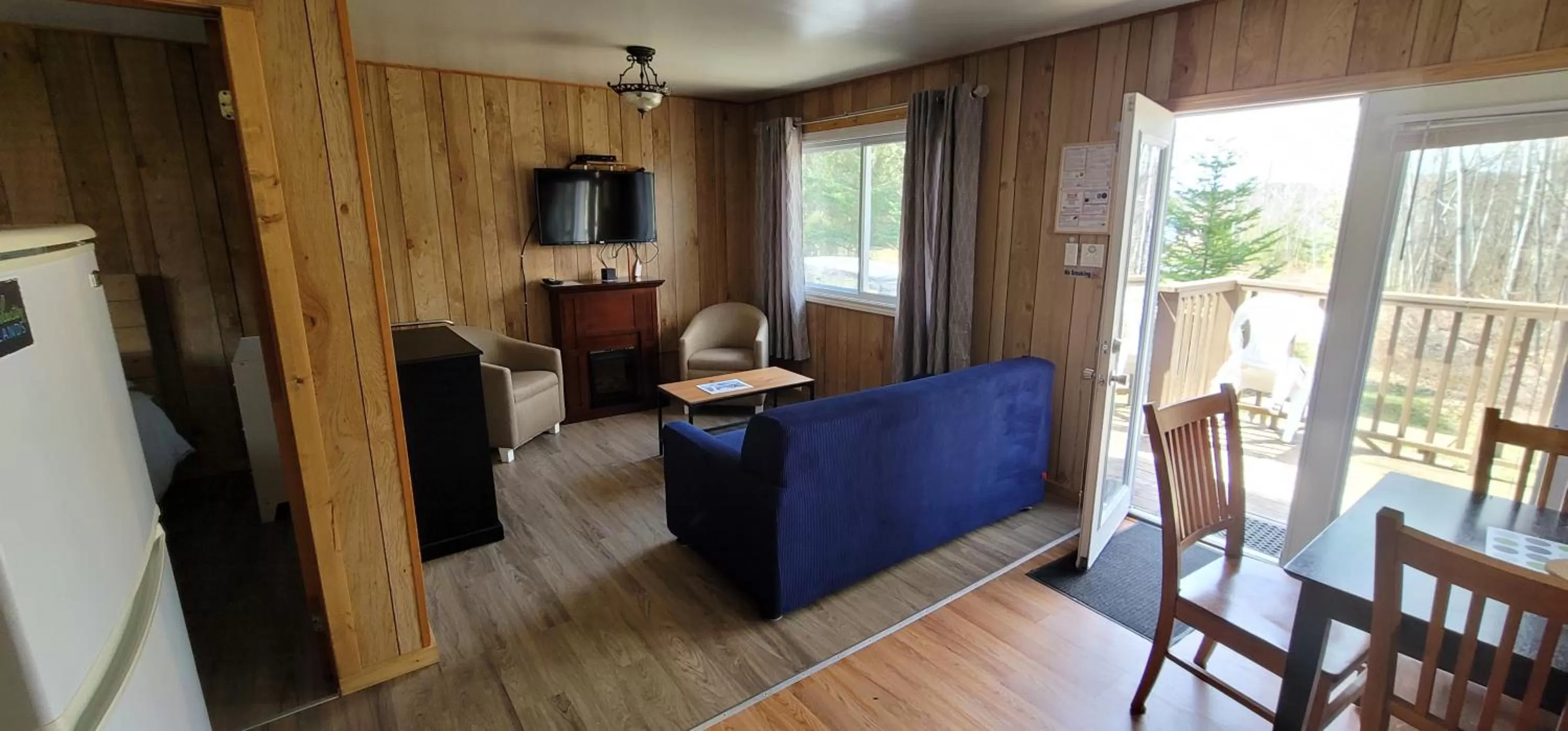 Seating area in Parkway Cottage Resort and Trading Post