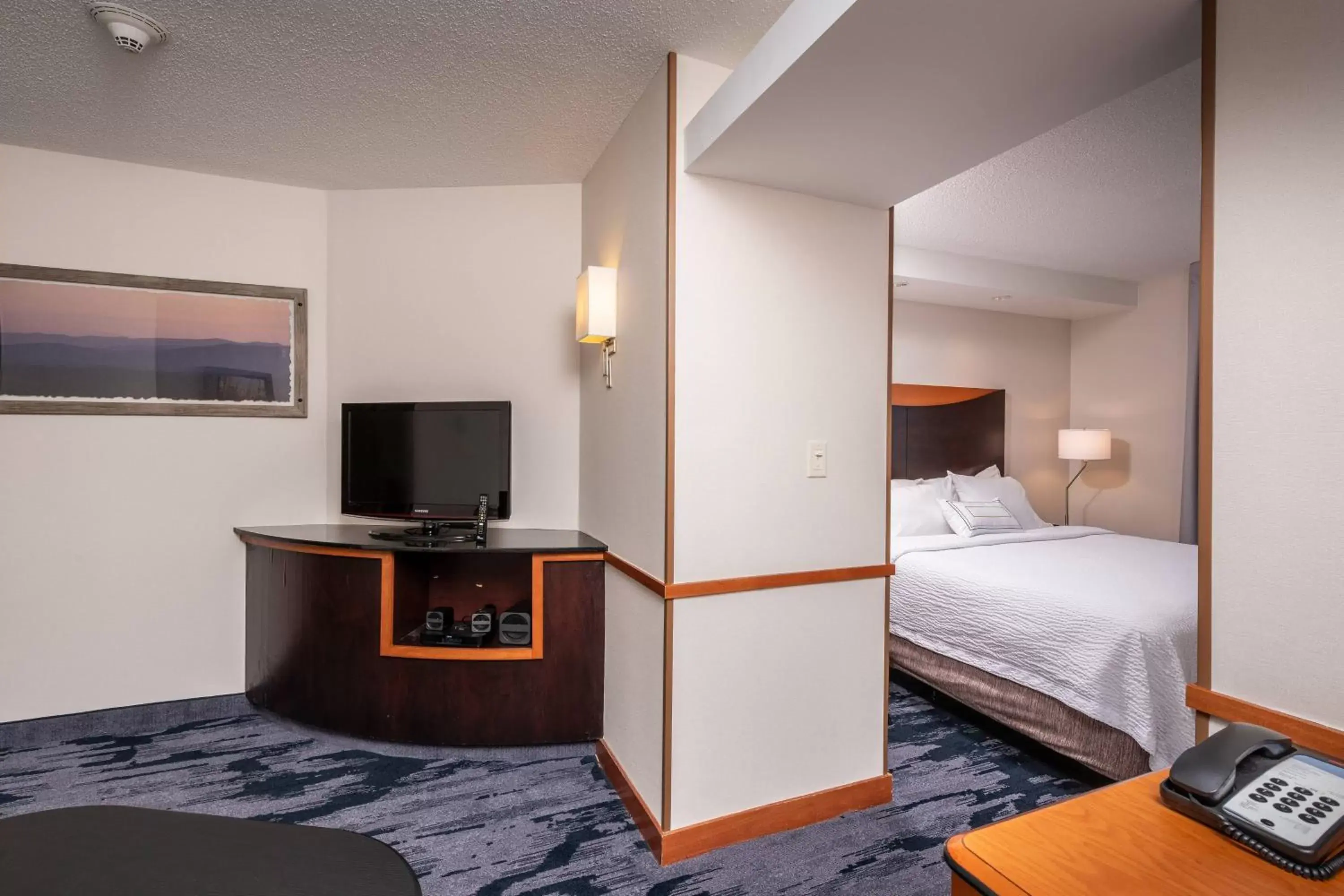 Photo of the whole room, Bed in Fairfield Inn and Suites by Marriott New Bedford