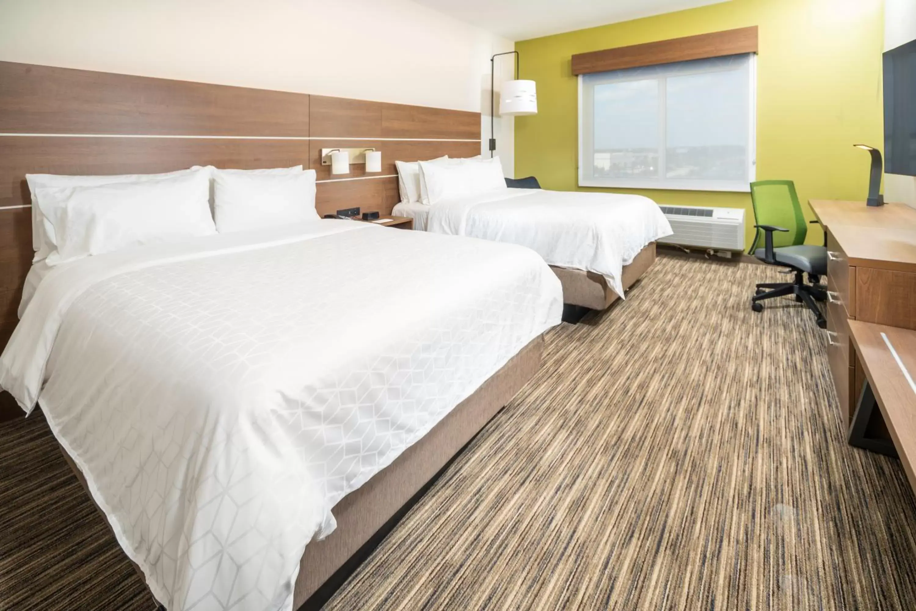 Bed in Holiday Inn Express & Suites - Fort Myers Airport, an IHG Hotel