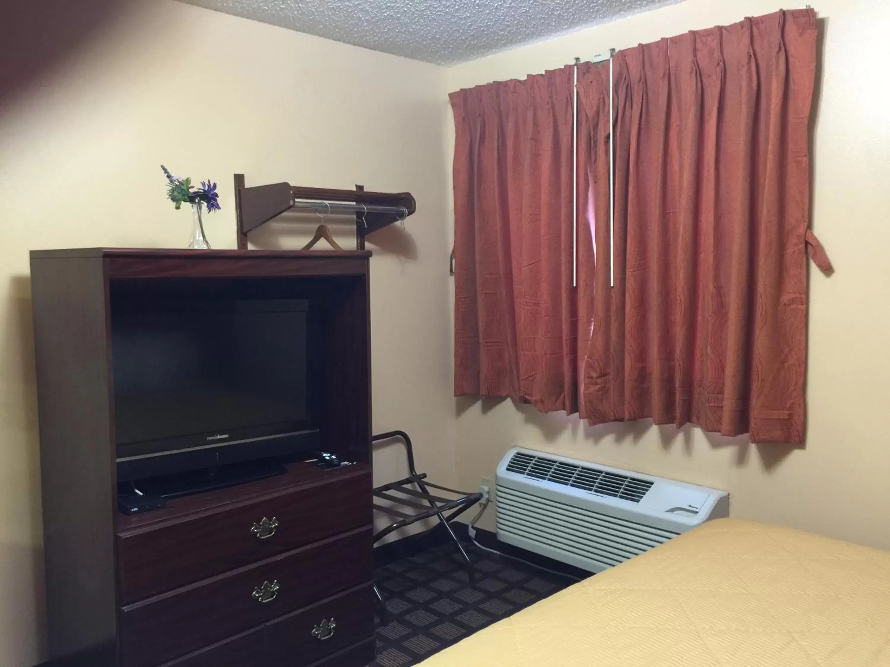 TV/Entertainment Center in Holiday Lodge