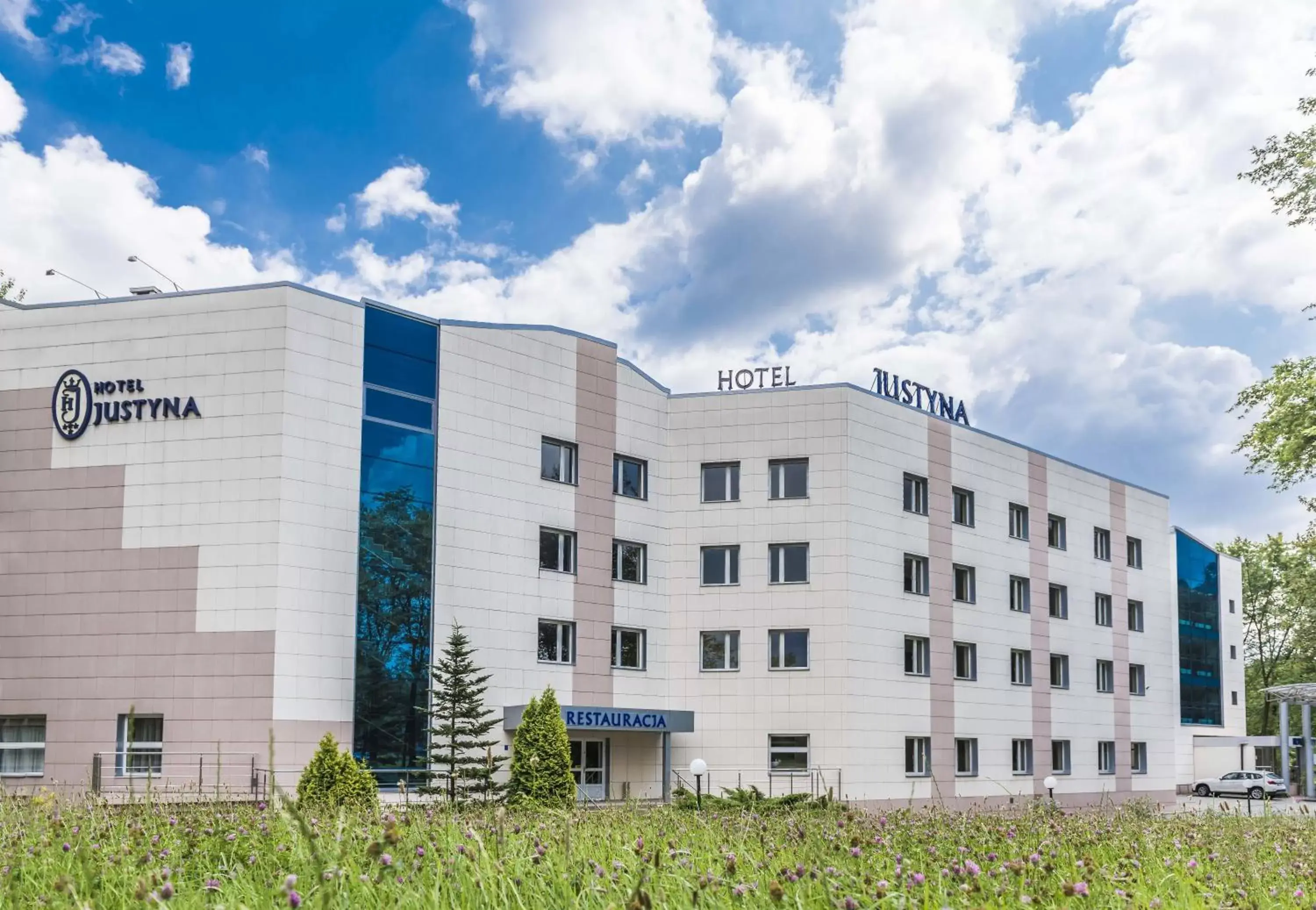 Facade/entrance, Property Building in Hotel Justyna