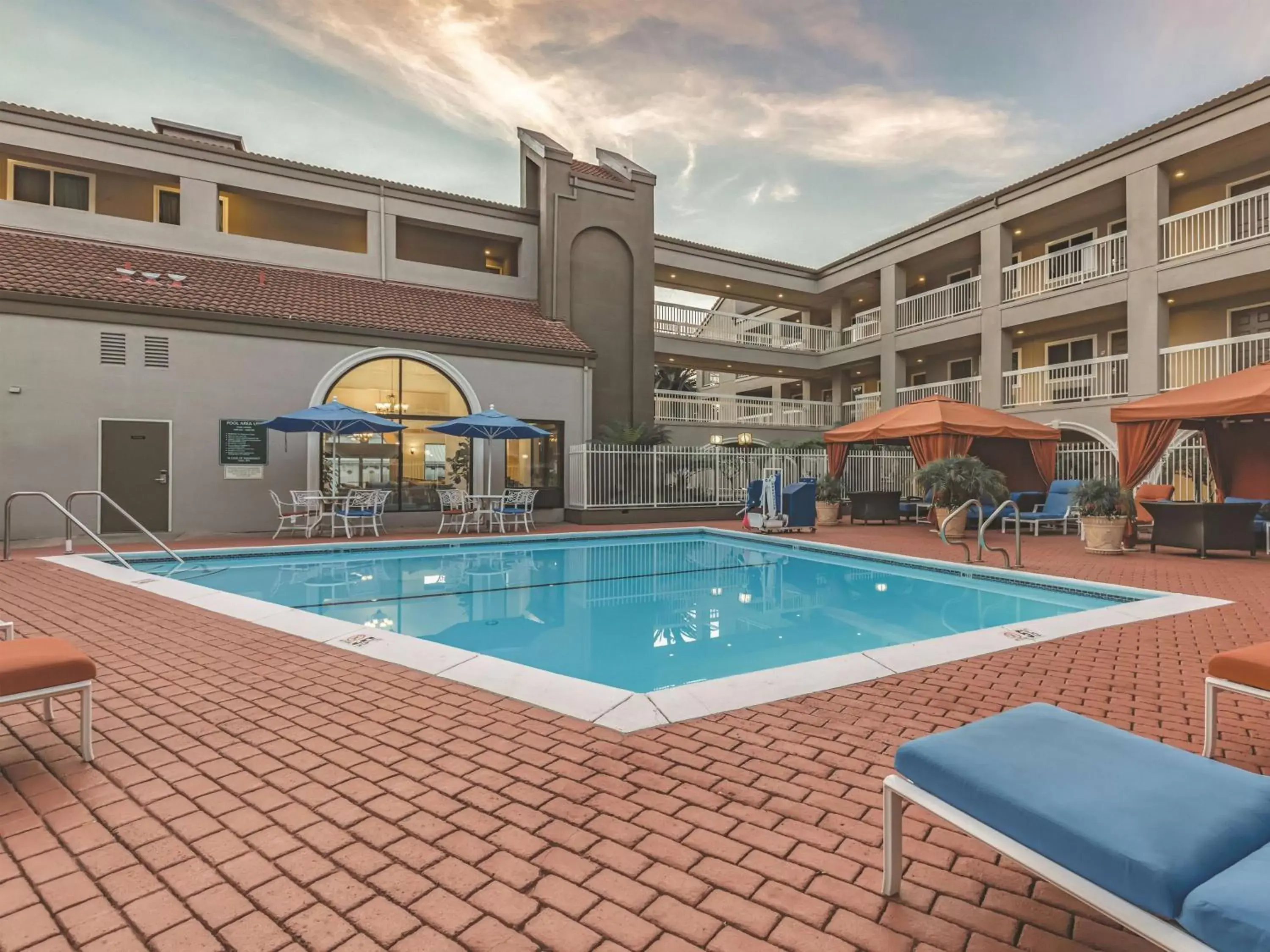 Pool view, Swimming Pool in La Quinta by Wyndham San Francisco Airport West