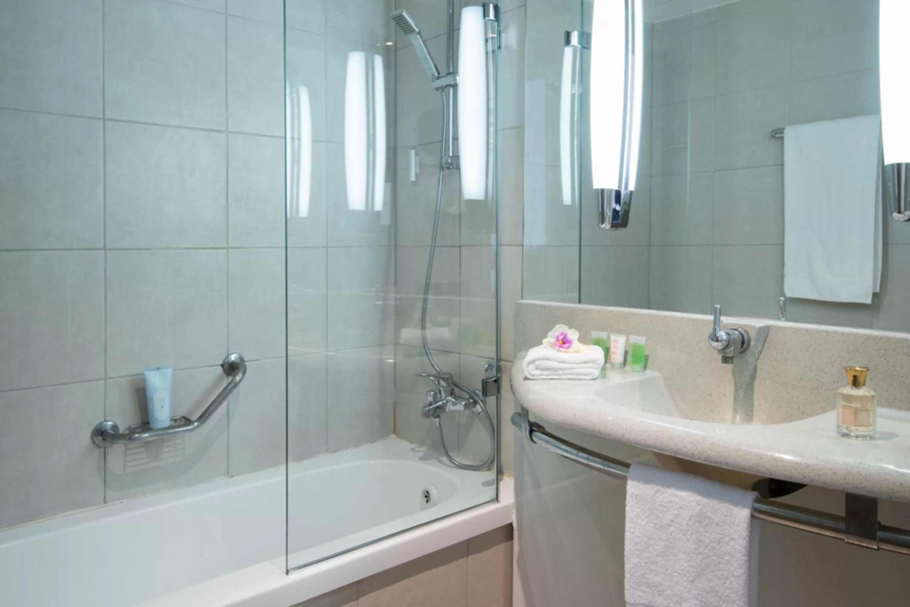 Bathroom in Leonardo Plaza Hotel Jerusalem