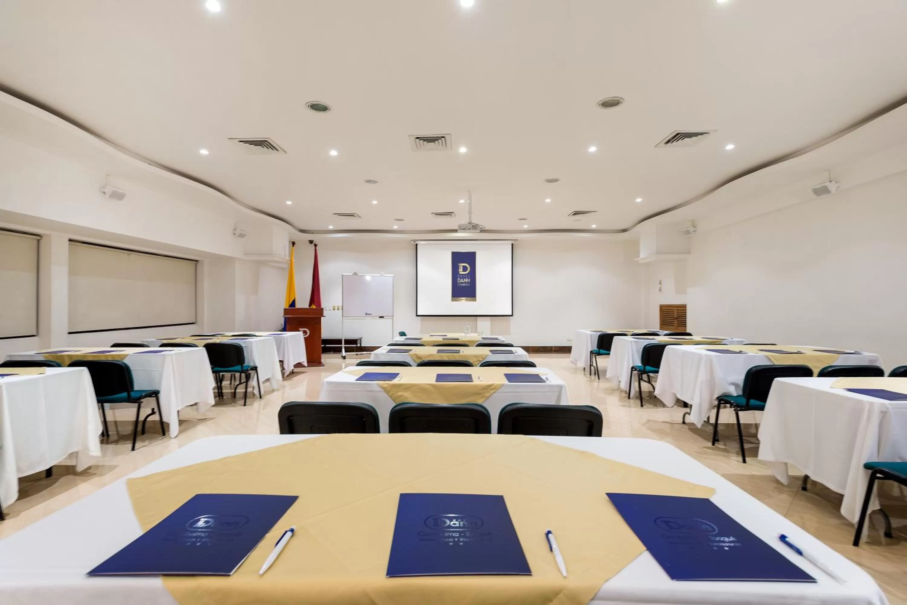 Business facilities in Hotel Dann Combeima