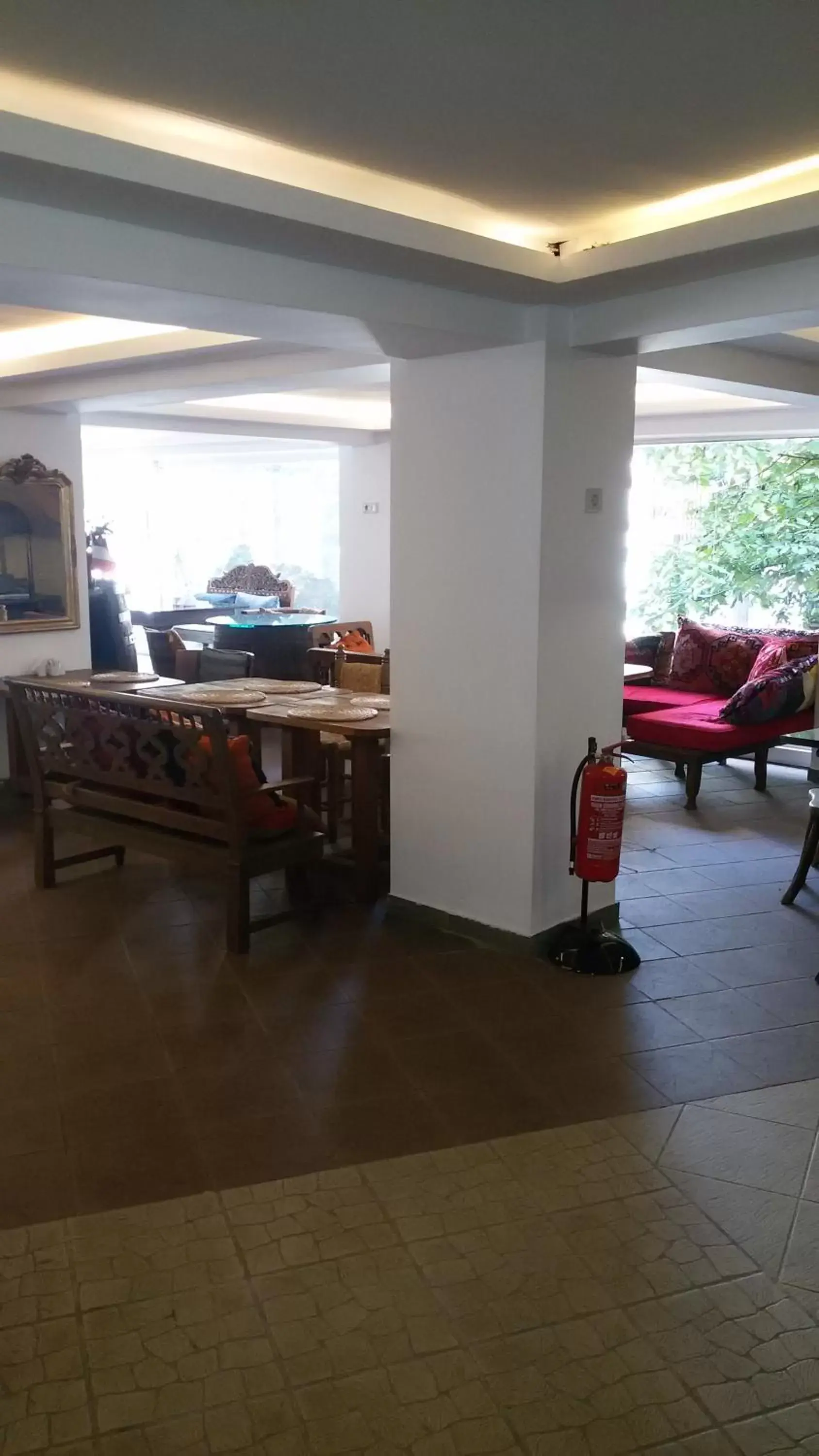 Restaurant/places to eat in Semsan Hotel Restaurant/places to eat in Semsan Hotel