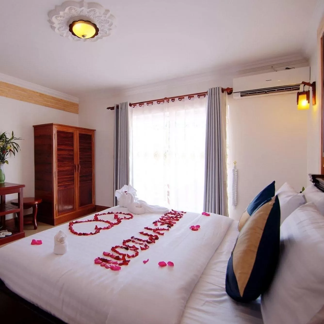Bed in Bou Phanith Villa