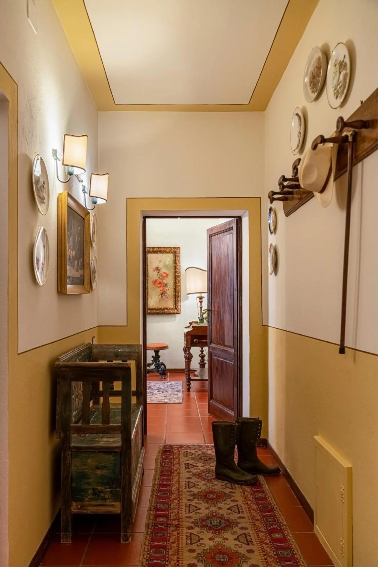 Decorative detail in Borgo San Benedetto