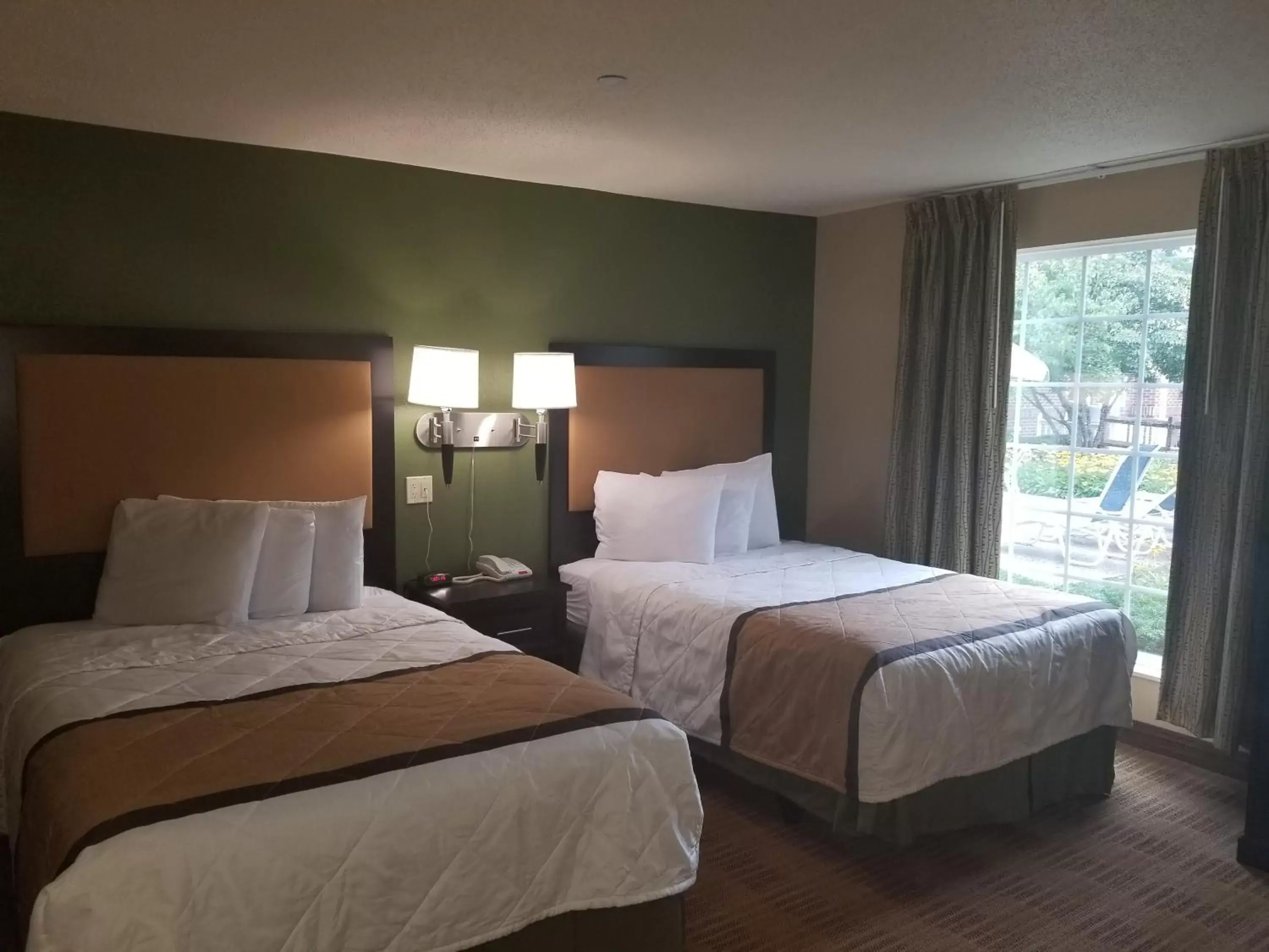 Bed in Extended Stay America Suites - Boston - Peabody