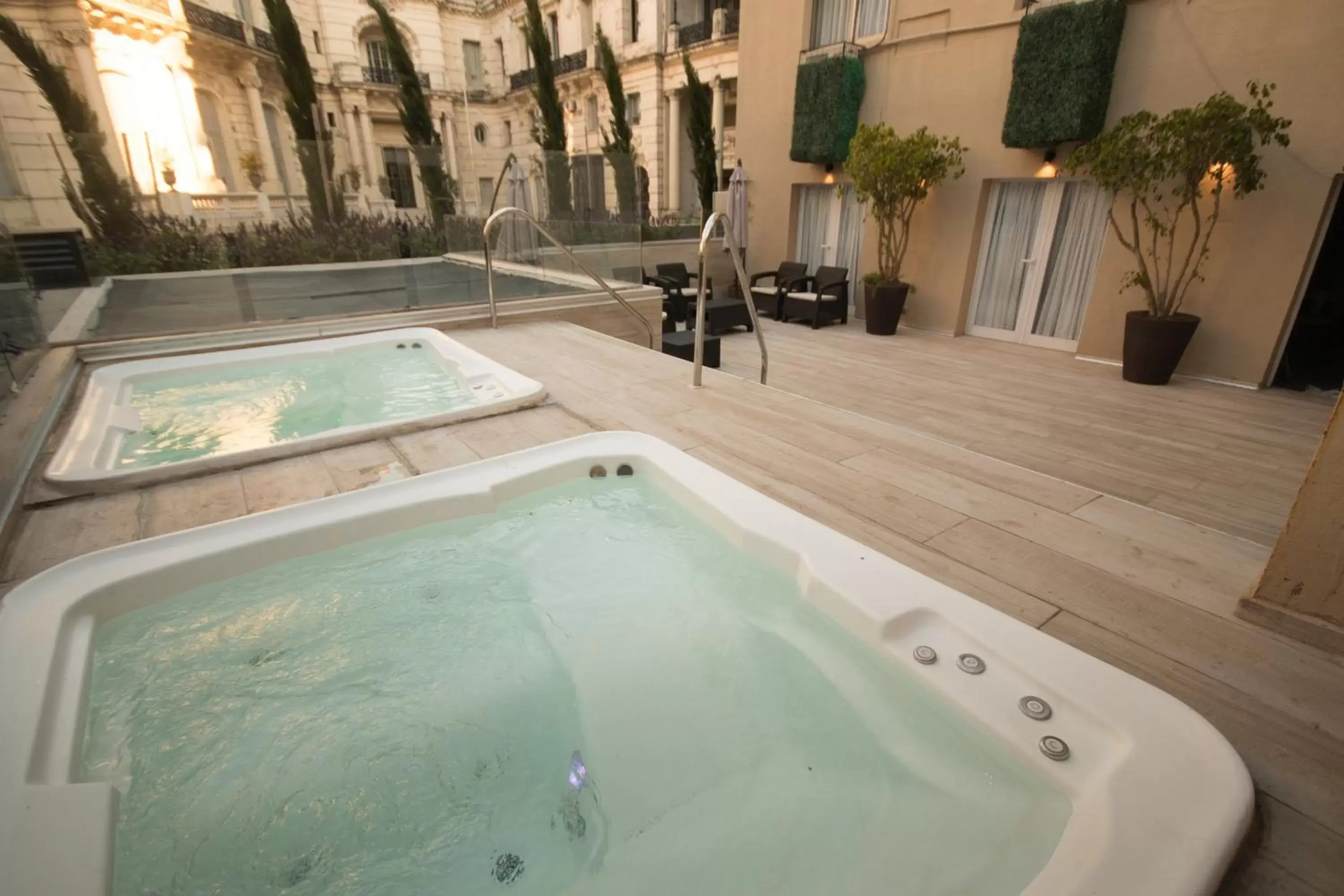 Hot Tub, Swimming Pool in Gran Hotel Buenos Aires