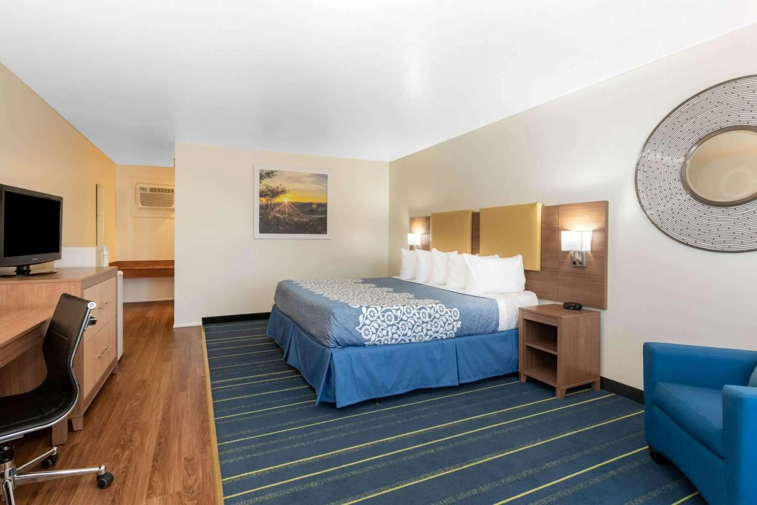King Room - Non-Smoking in Days Inn by Wyndham Durango King Room - Non-Smoking in Days Inn by Wyndham Durango