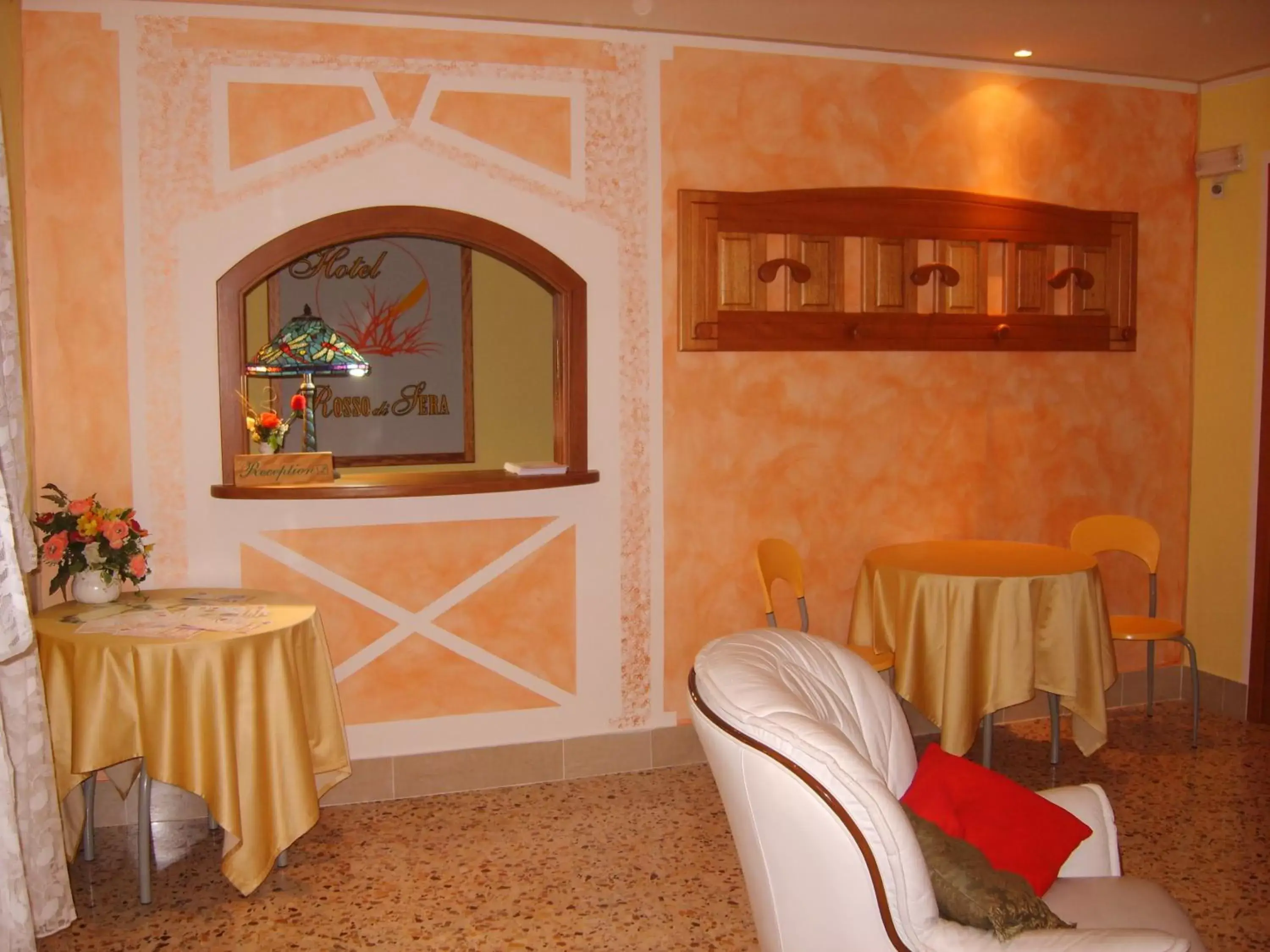 Lobby or reception in Hotel Rosso Di Sera