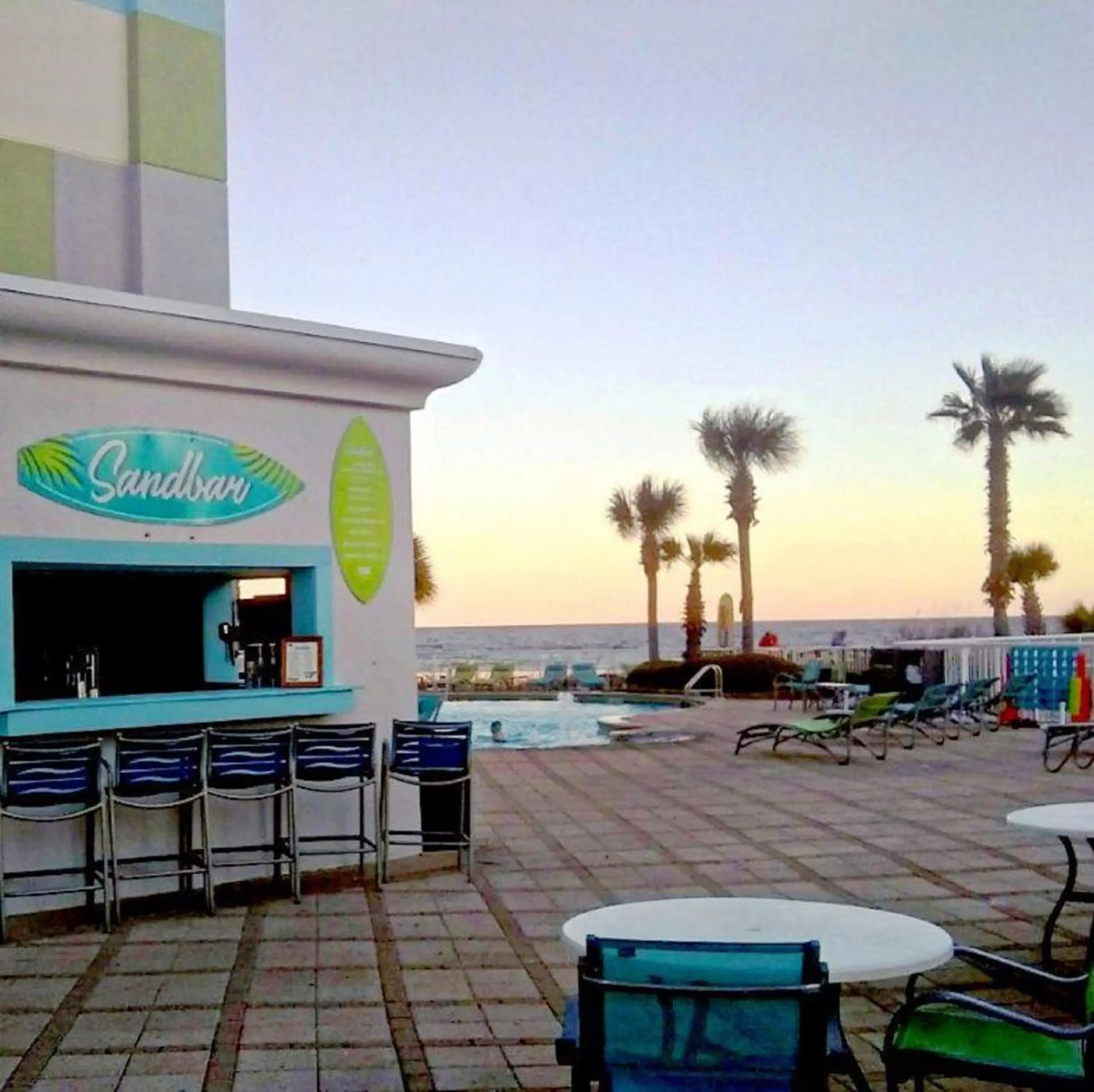 Lounge or bar in Holiday Inn Express Orange Beach - On The Beach, an IHG Hotel