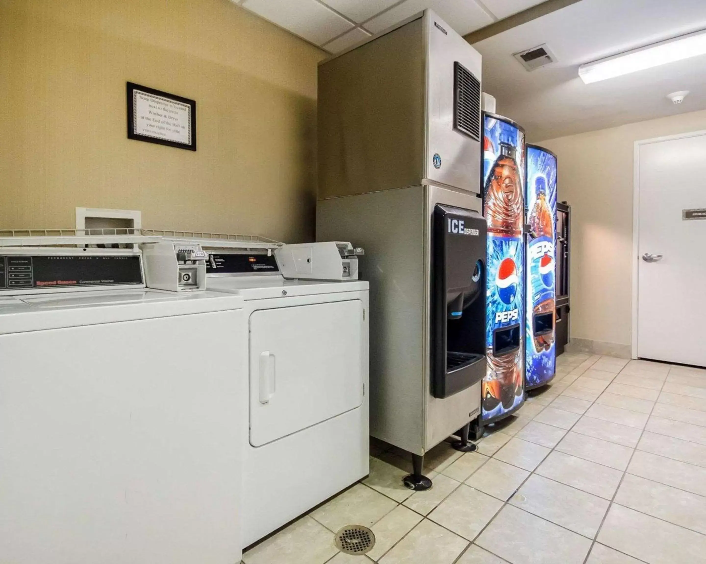 On site, Kitchen/Kitchenette in Comfort Suites Elizabethtown