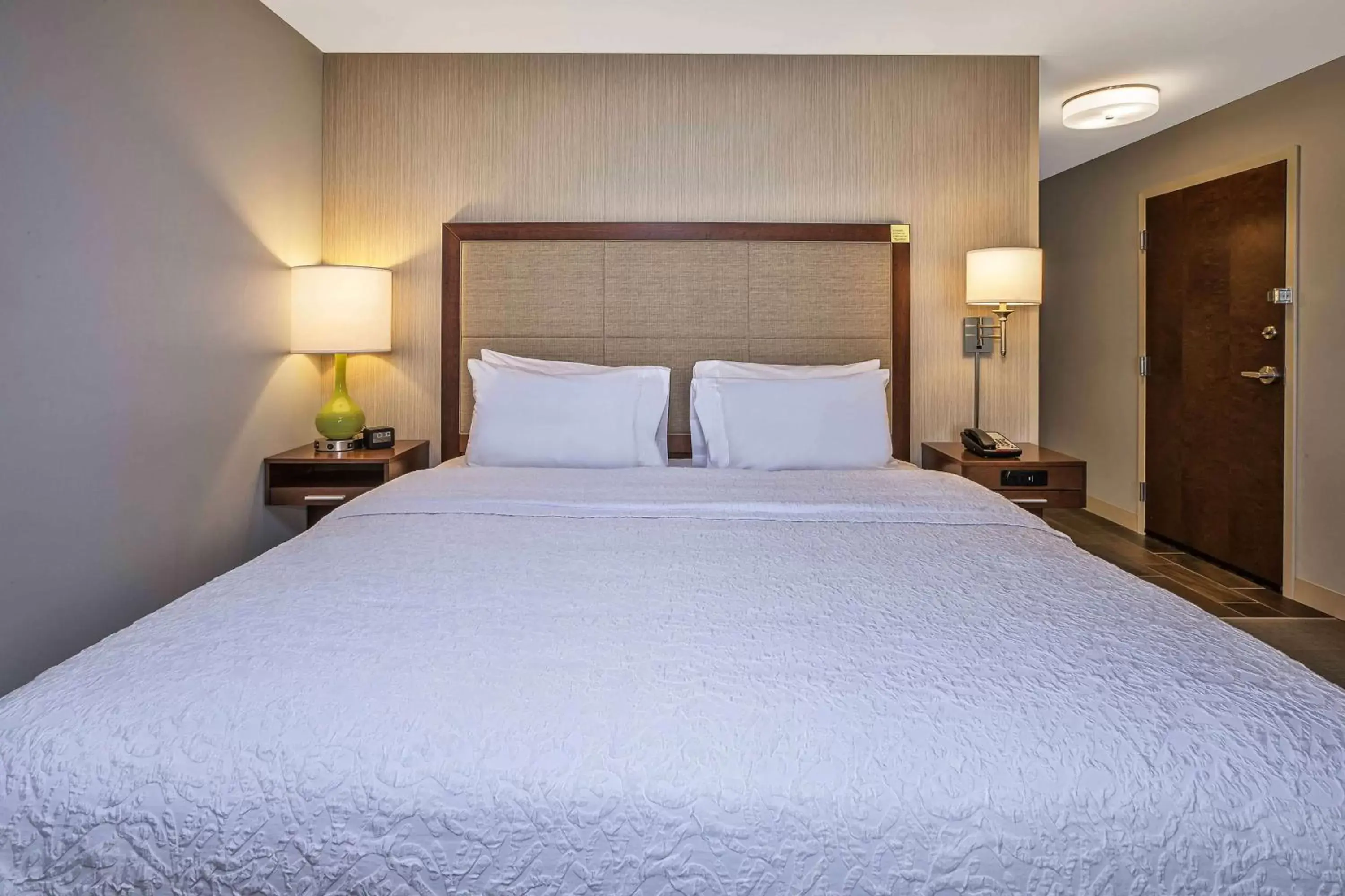 Bed in Hampton Inn by Hilton West Bloomfield Novi Bed in Hampton Inn by Hilton West Bloomfield Novi