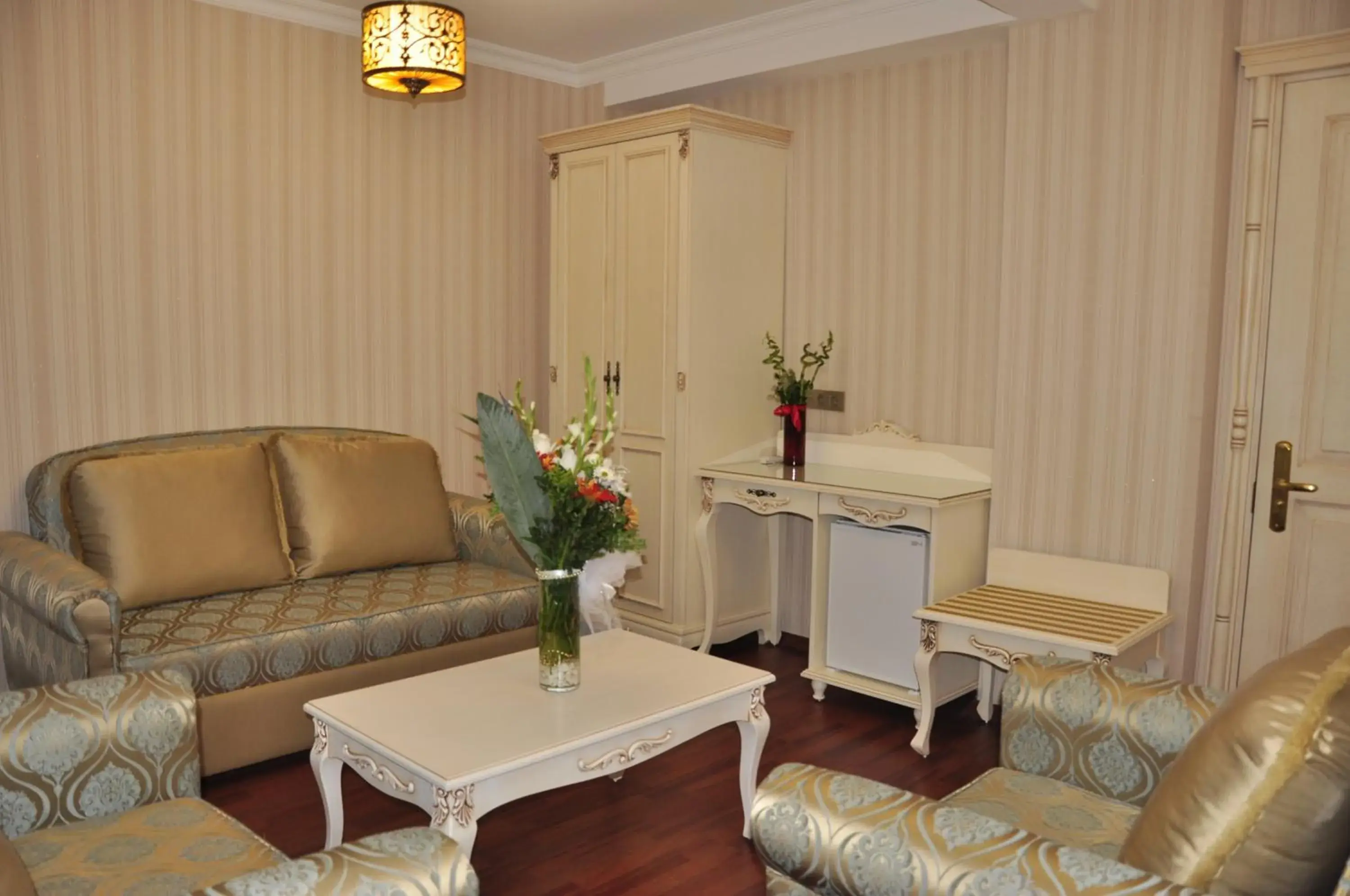 Living room, Seating Area in Muyan Suites
