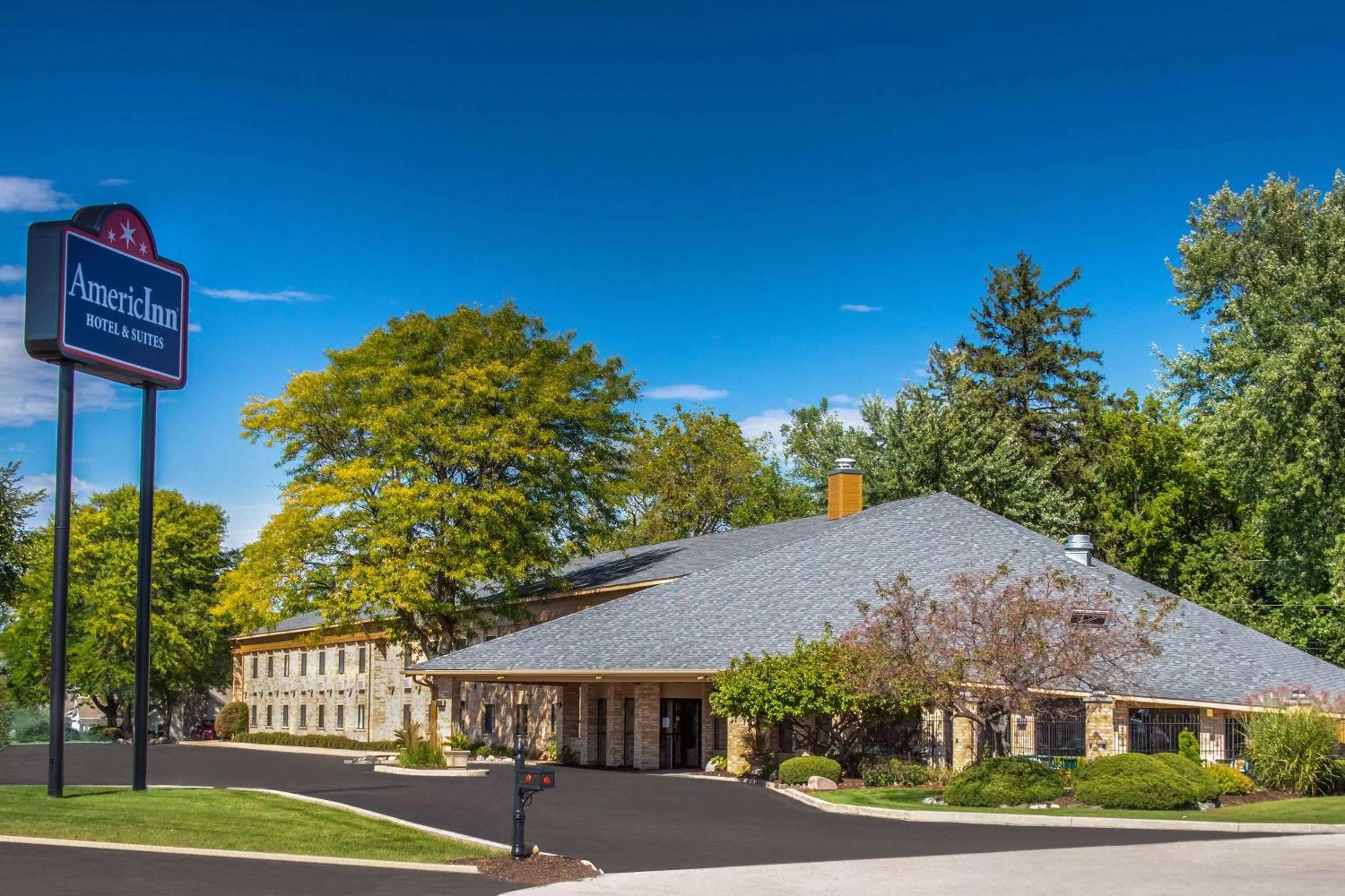 AmericInn and Suites by Wyndham Delafield-Waukesha-Milwaukee