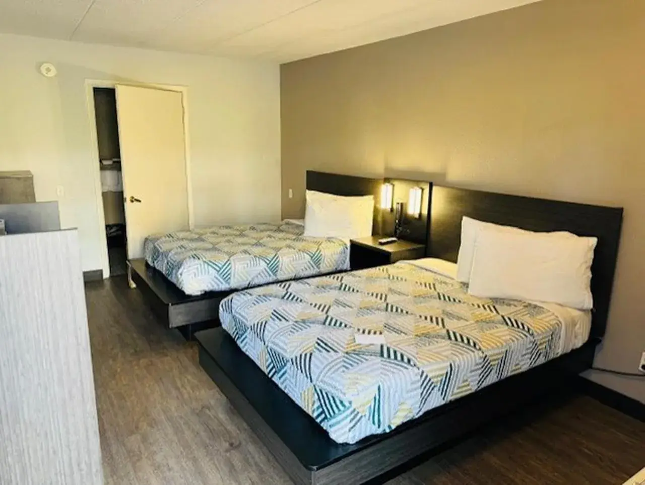 Quadruple Room - single occupancy - Disability Access - Roll in Shower in Motel 6-Cedar Rapids, IA Quadruple Room - single occupancy - Disability Access - Roll in Shower in Motel 6-Cedar Rapids, IA