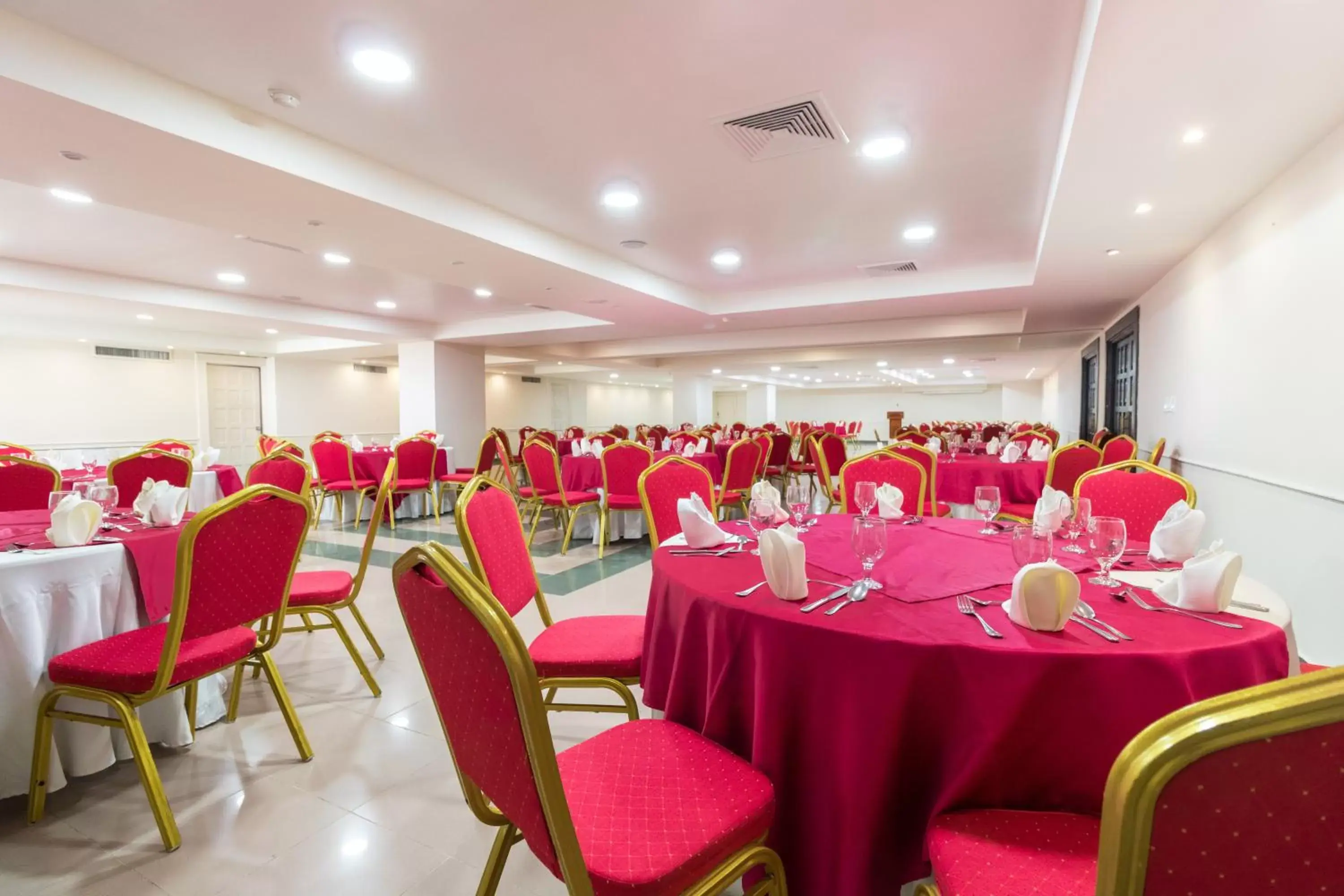 Business facilities, Restaurant/Places to Eat in Hotel Faranda Express Soloy & Casino