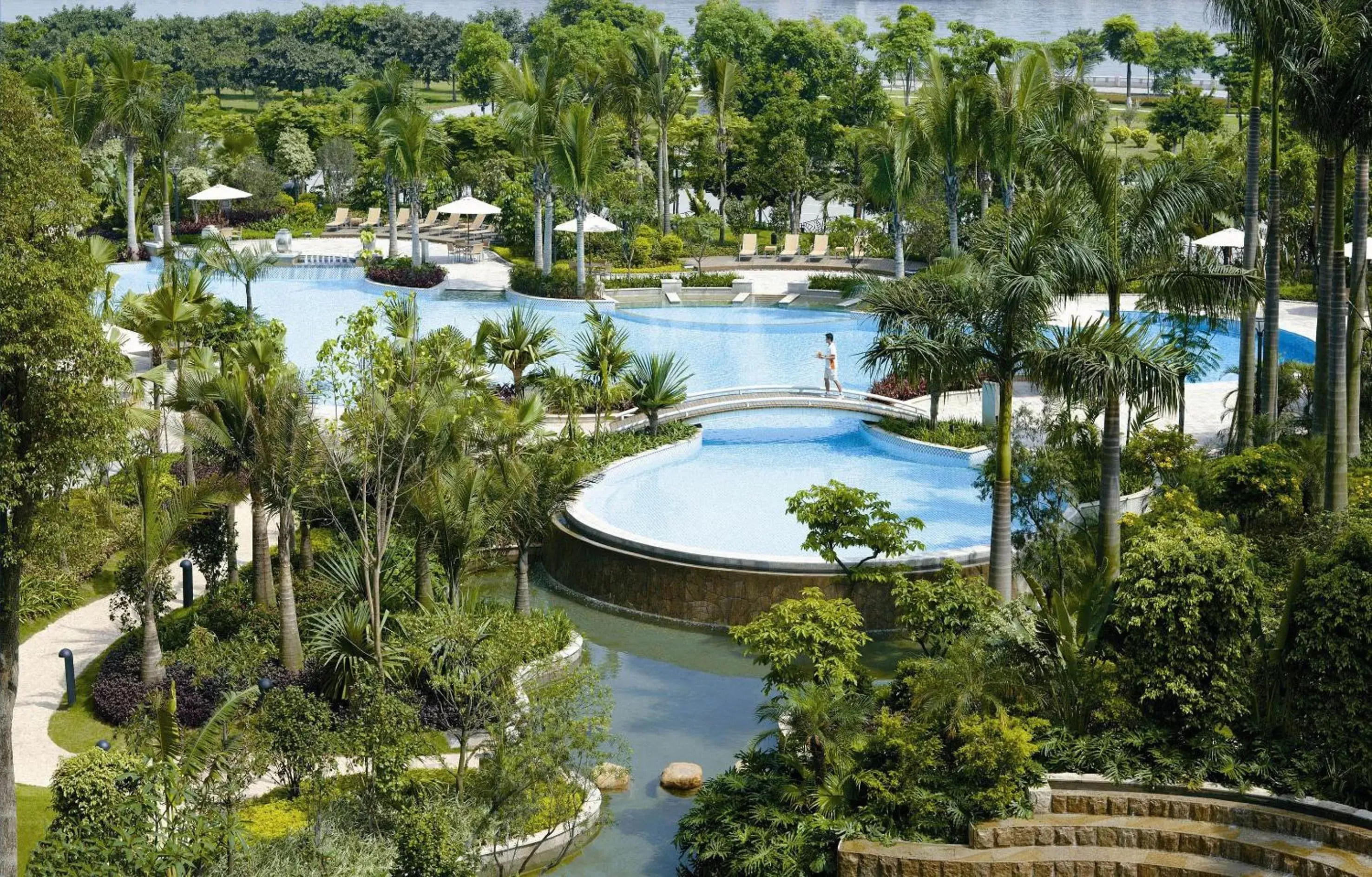 Swimming Pool in Shangri-La Guangzhou