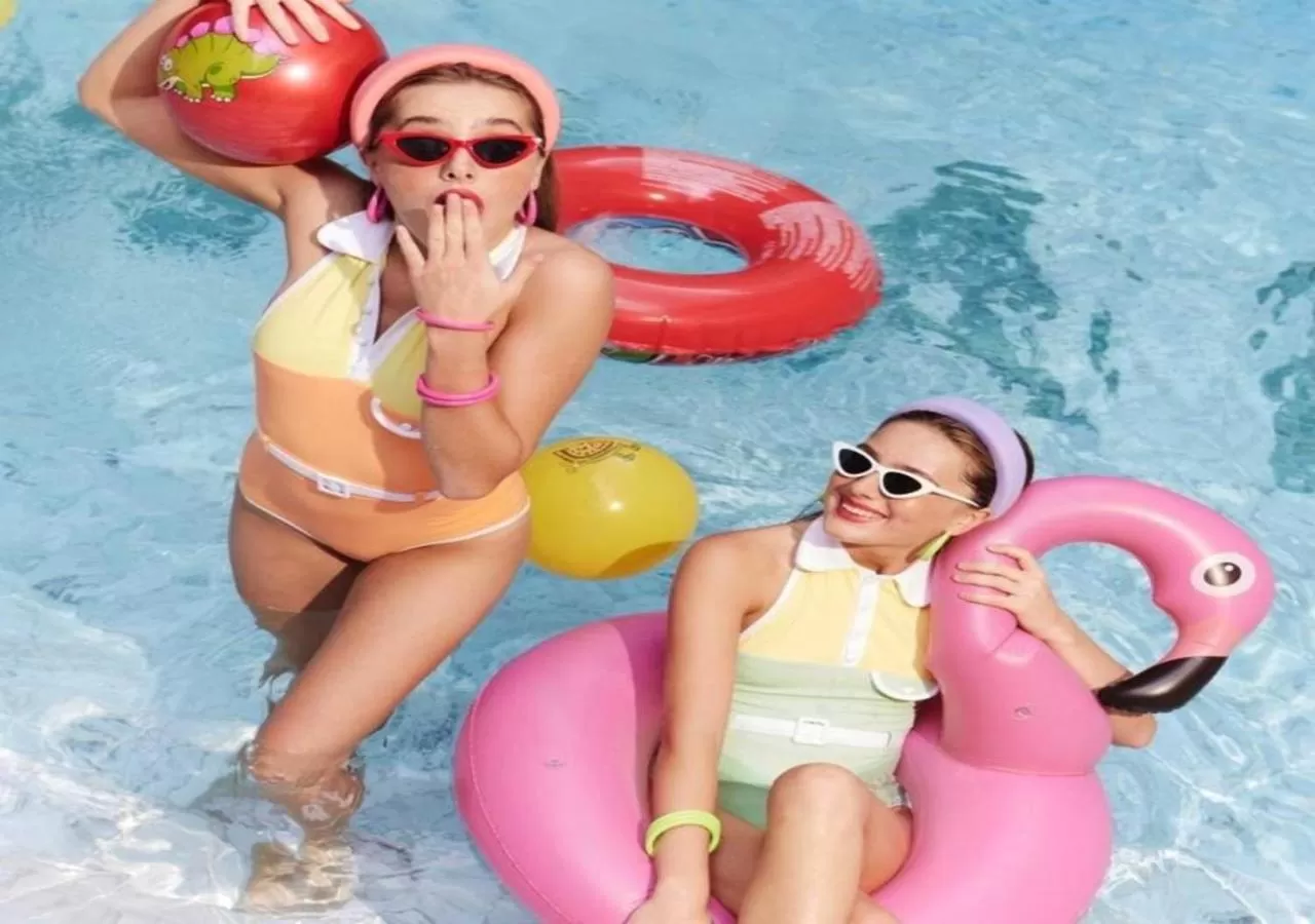 Swimming pool in Miami Hotel Bangkok