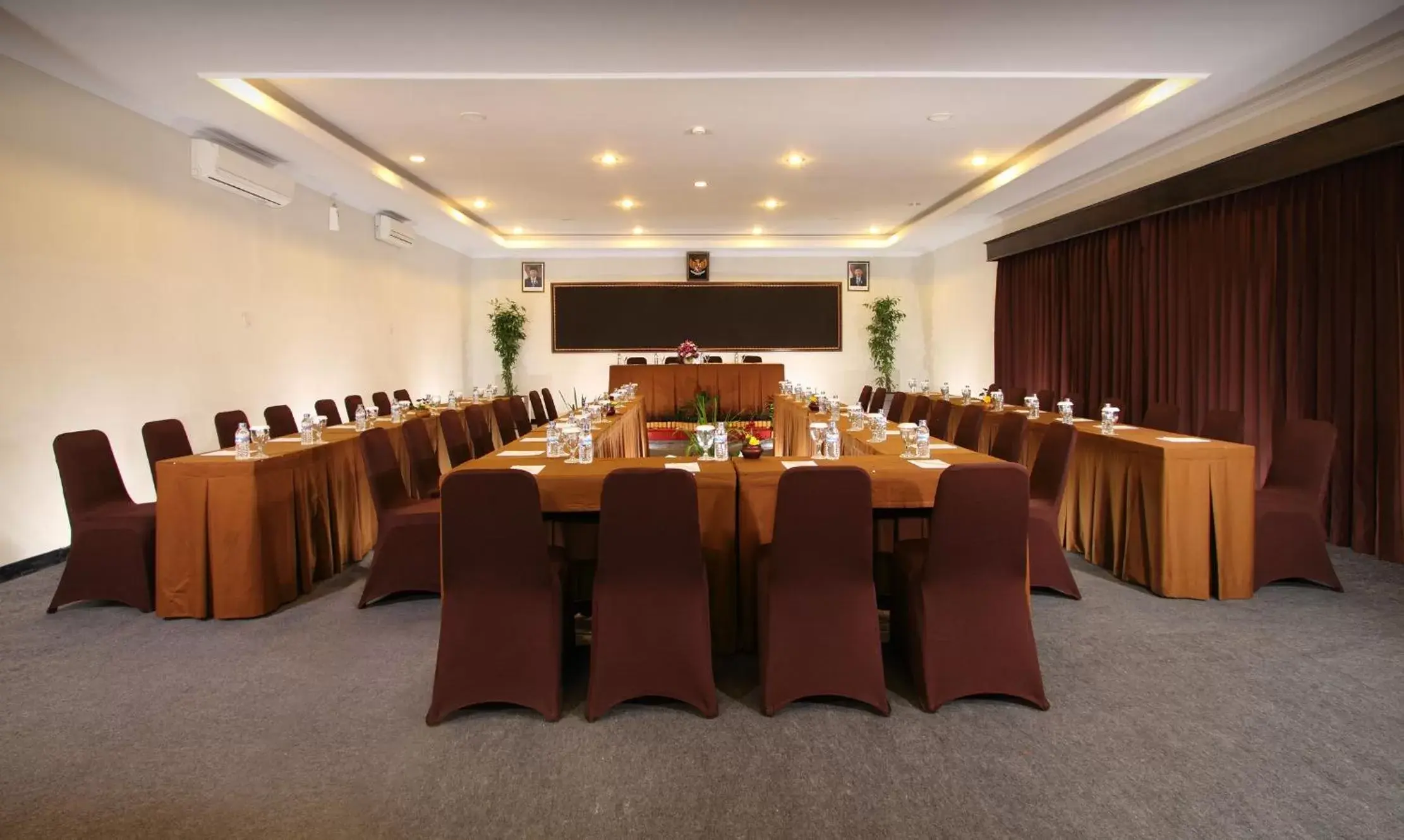 Meeting/conference room in Cakra Kusuma Hotel