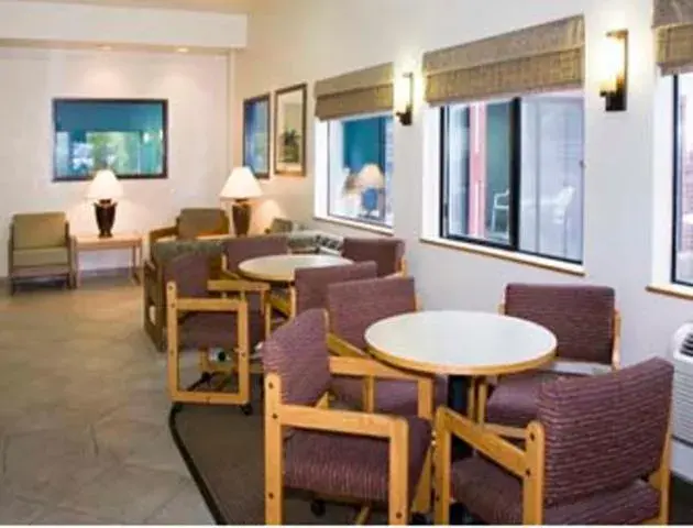 Lobby or reception, Restaurant/Places to Eat in Super 8 by Wyndham Lacey Olympia Area