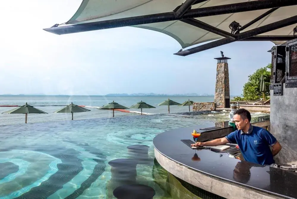 Lounge or bar, Swimming Pool in Pattaya Modus Beachfront Resort