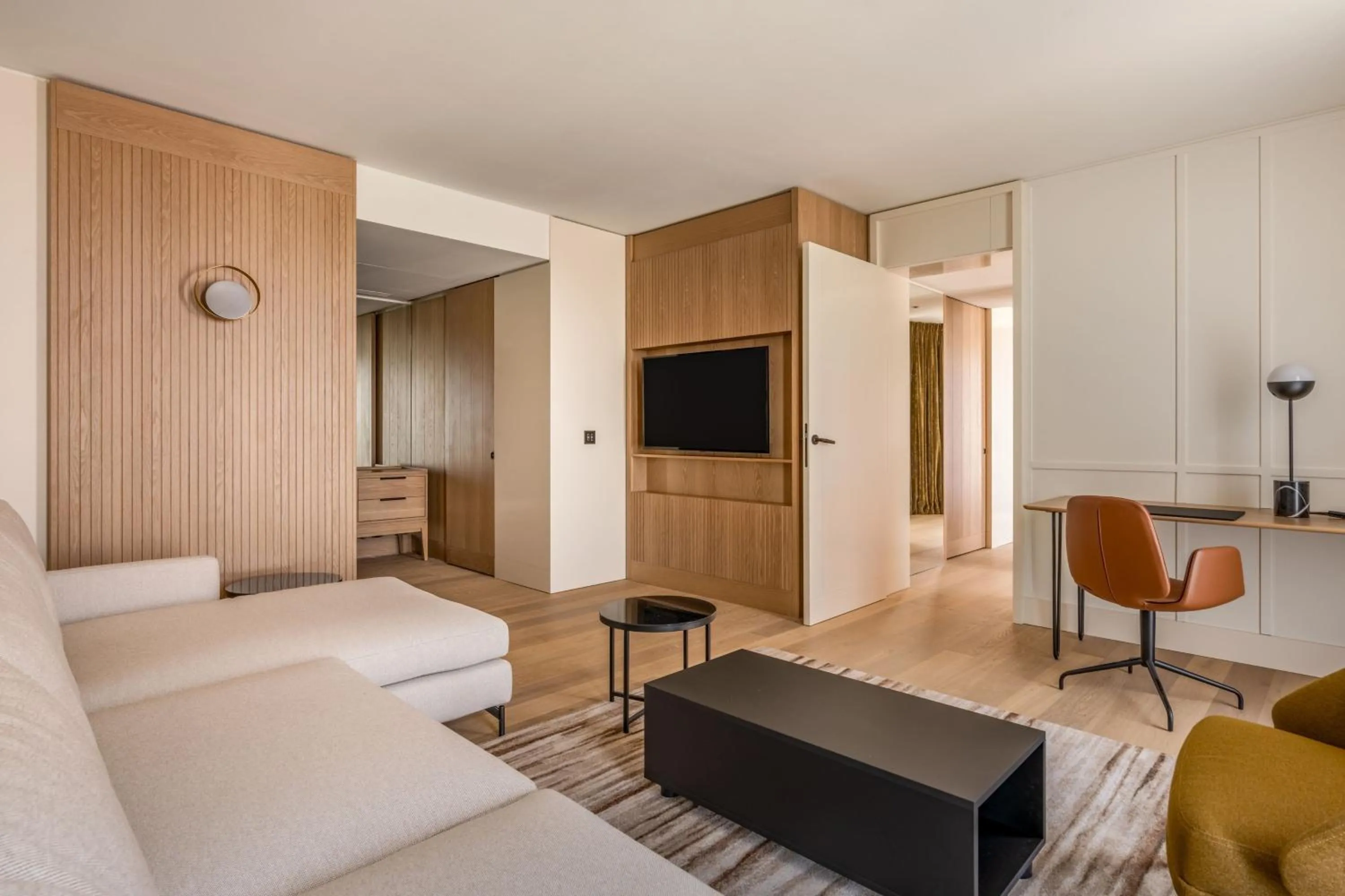 Photo of the whole room in Munich Marriott Hotel City West