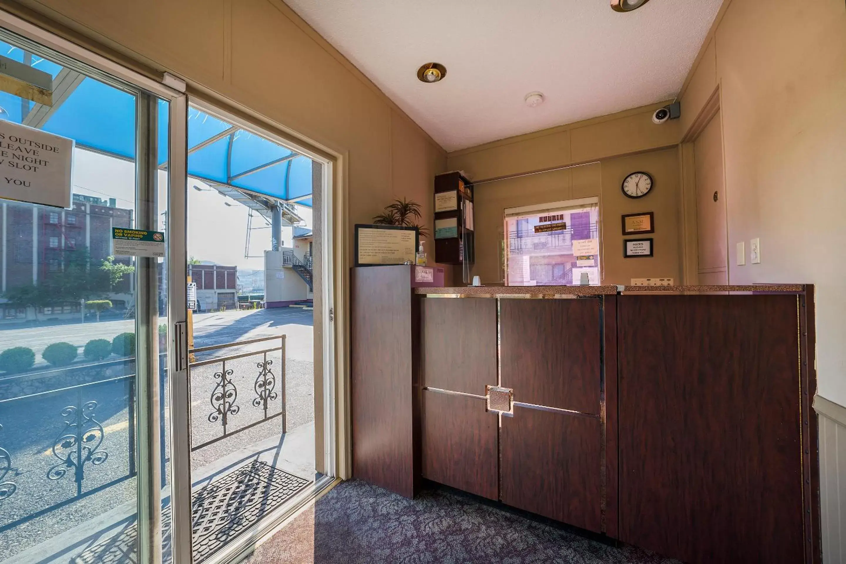 Lobby or reception in Broadway Inn by OYO Portland Downtown