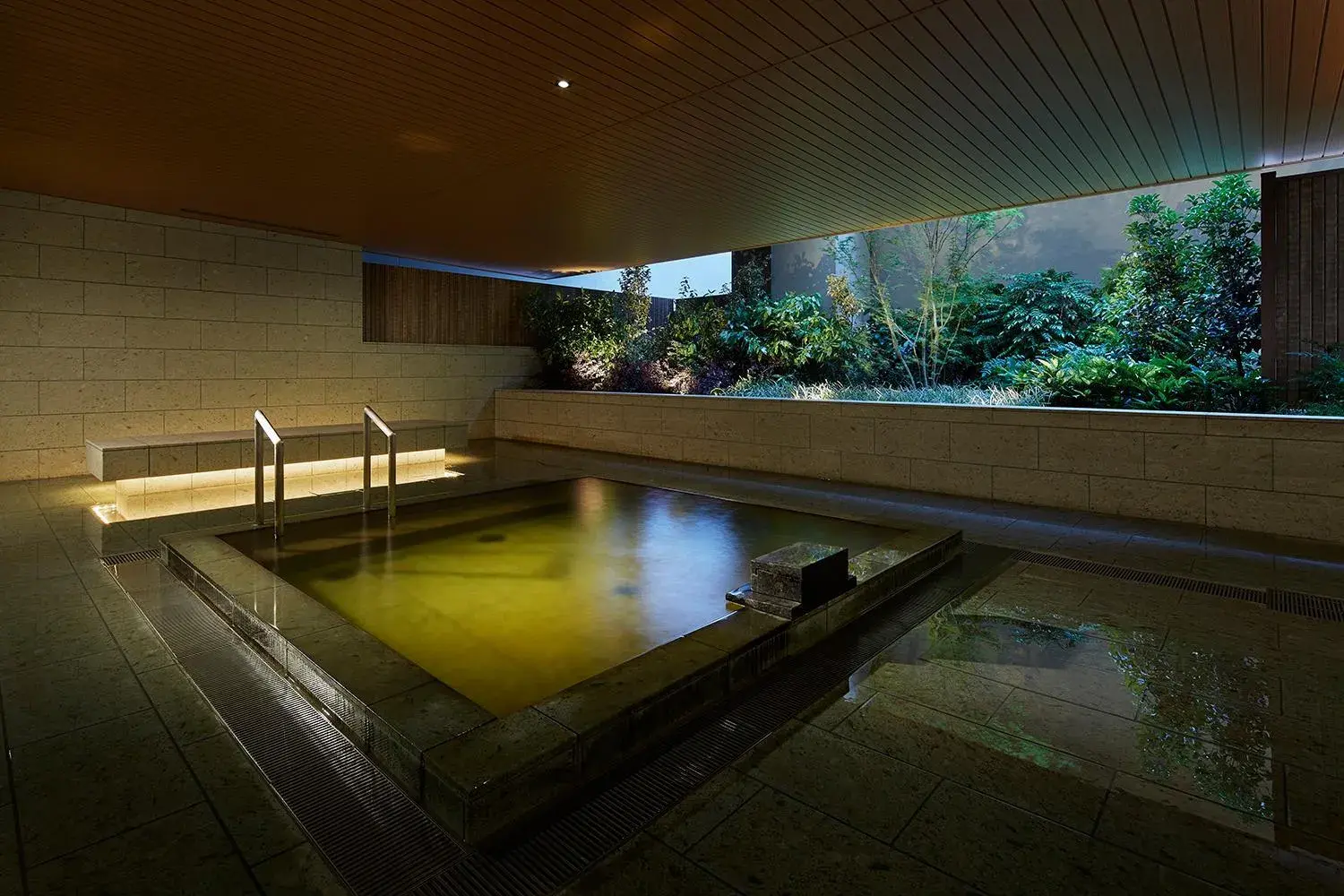 Open Air Bath, Swimming Pool in Mitsui Garden Hotel Kashiwa-No-Ha