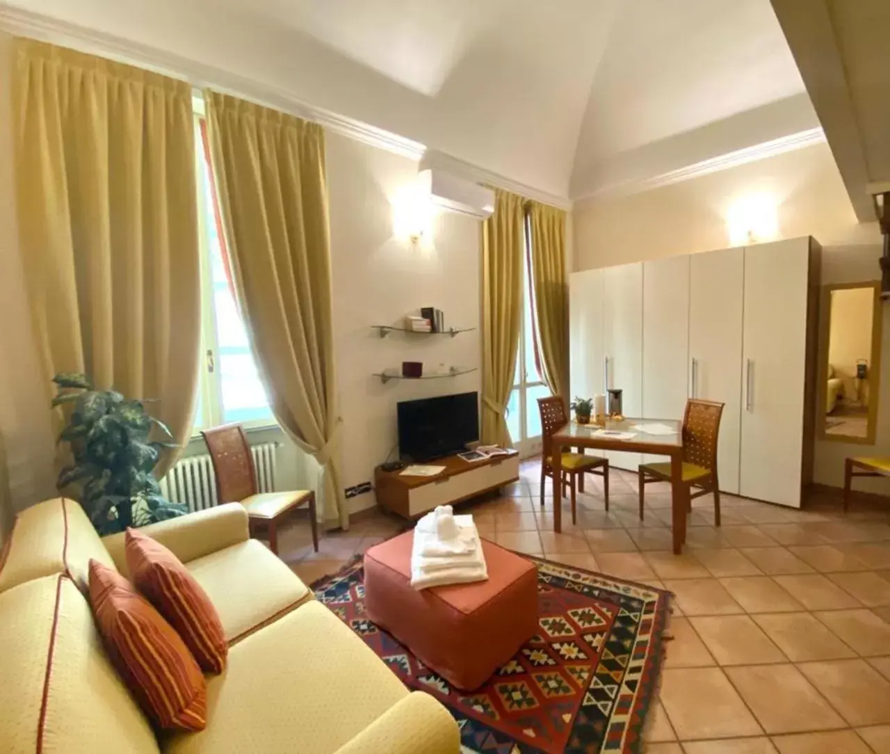 Kitchen or kitchenette, Seating Area in Loger Confort Residence & Apartments