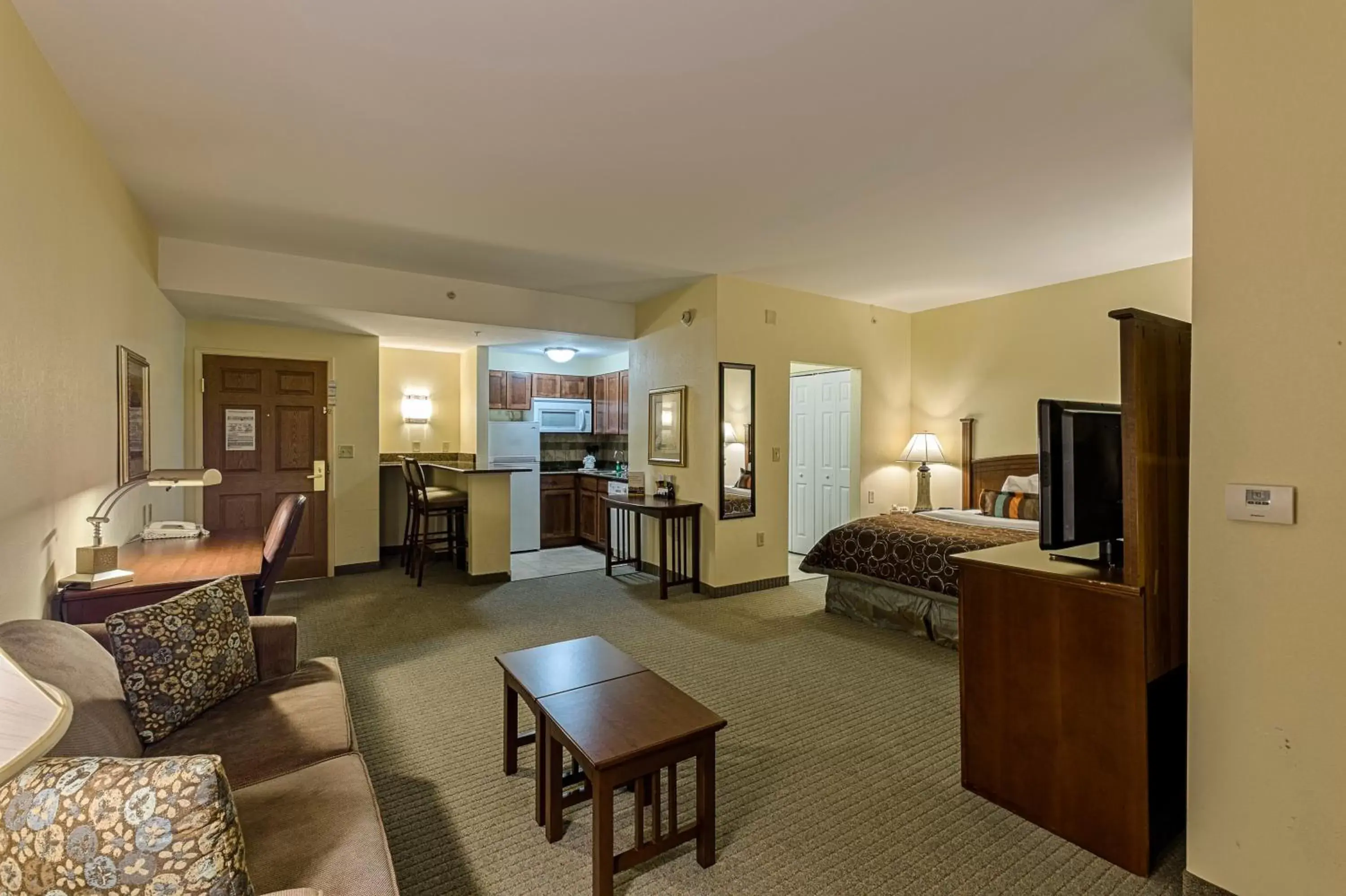 Photo of the whole room, Seating Area in Staybridge Suites Harrisburg-Hershey, an IHG Hotel