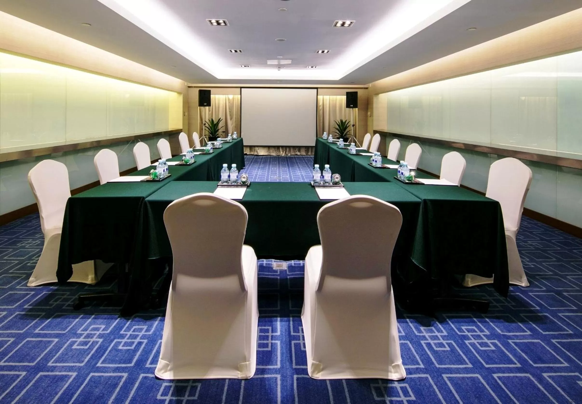 Meeting/conference room in Guo Ji Yi Yuan Hotel