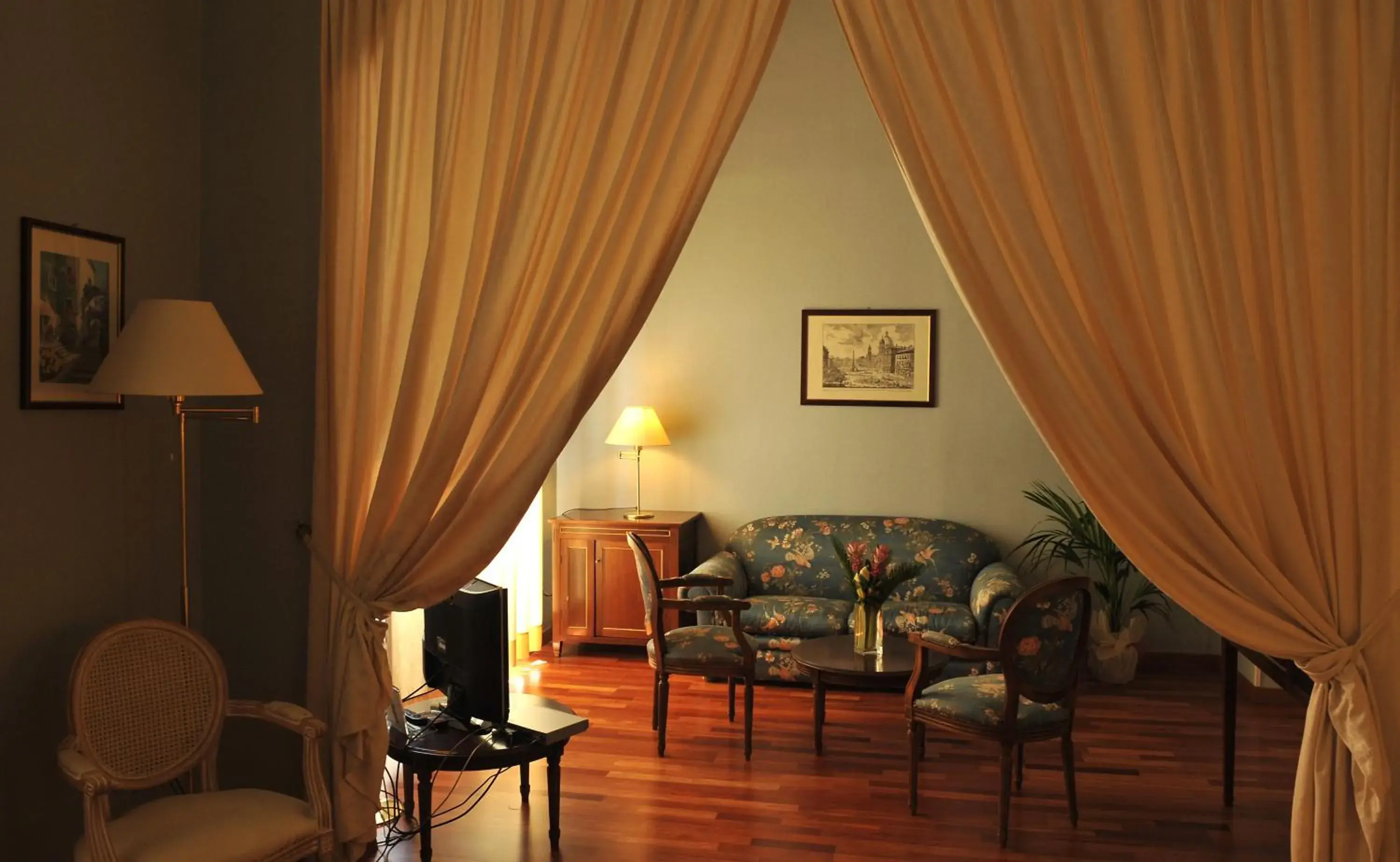 Communal lounge/ TV room, Seating Area in Grande Albergo Quattro Stagioni