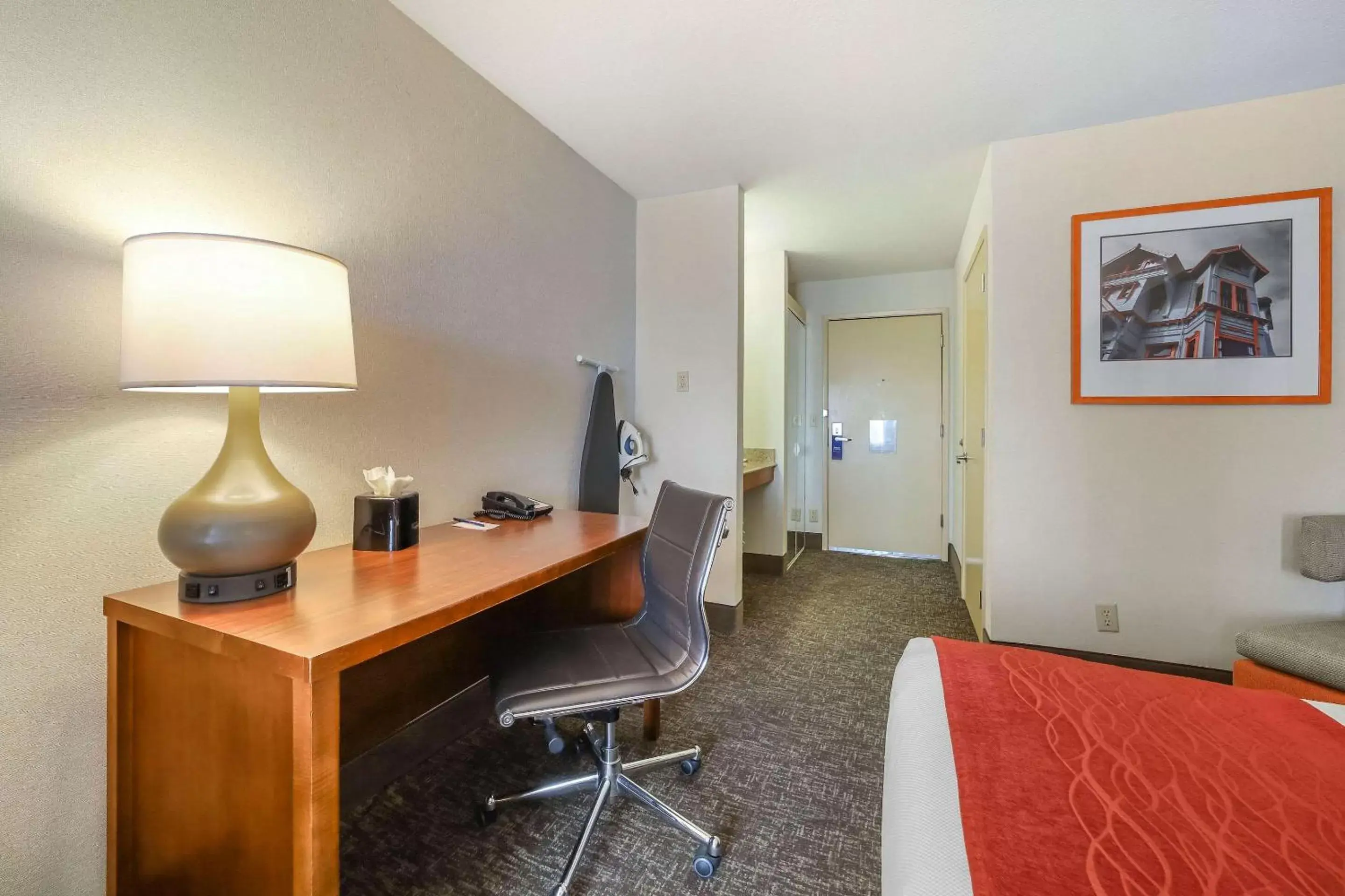 Bedroom, Seating Area in Comfort Inn Humboldt Bay - Eureka