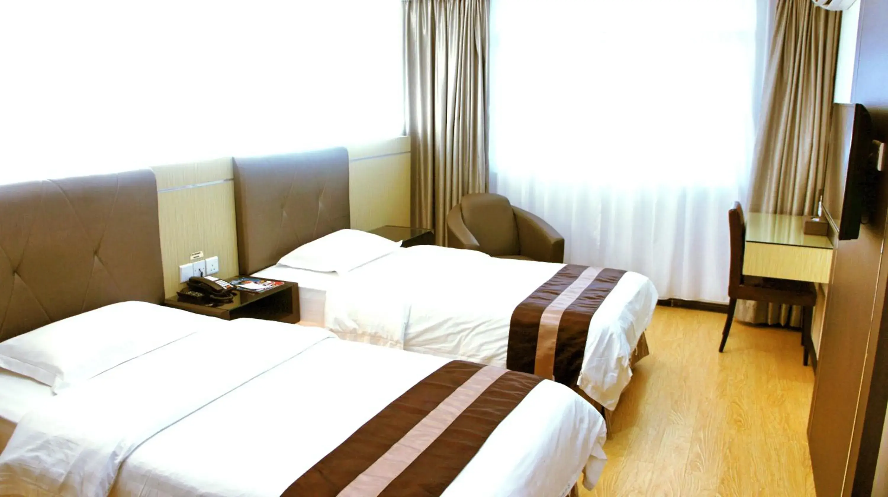 Bedroom, Bed in Kingsley Hotel