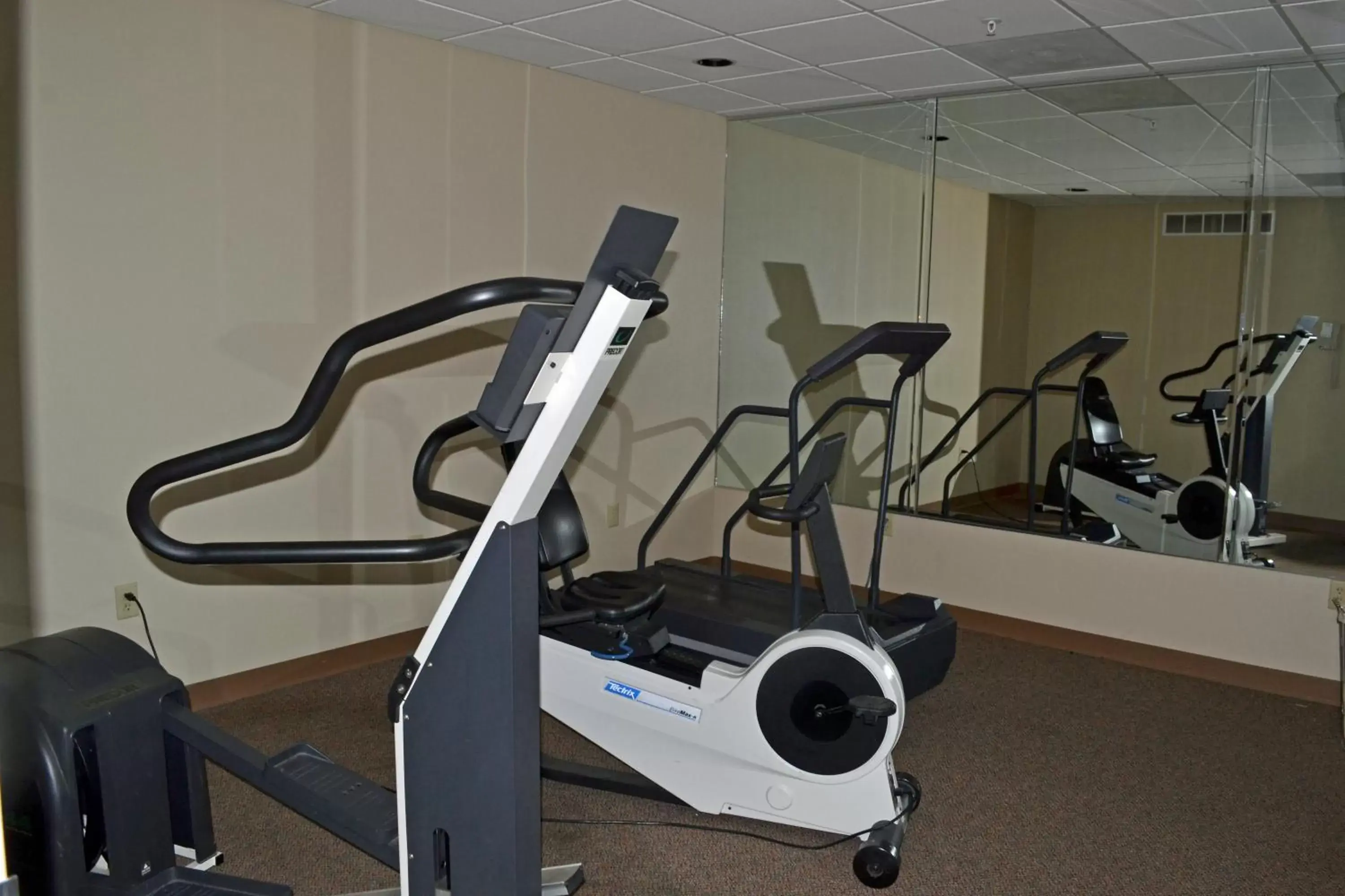 Fitness centre/facilities, Fitness Center/Facilities in Paola Inn and Suites