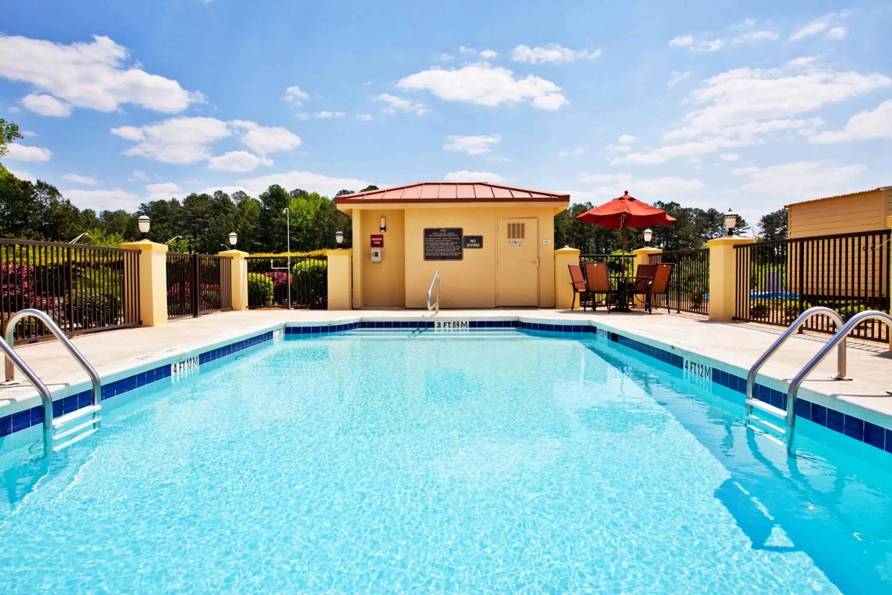 Swimming Pool in La Quinta by Wyndham LaGrange / I-85