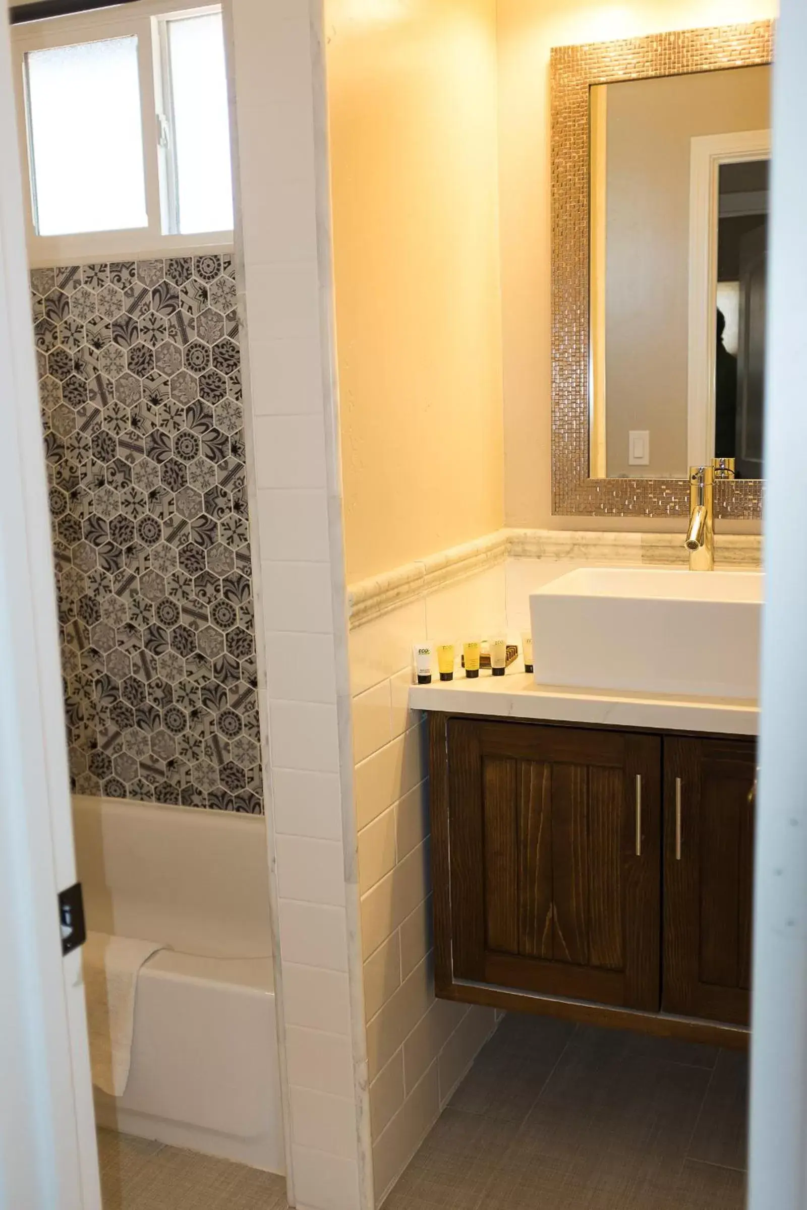 Deluxe Queen Studio in Apple Tree Inn Deluxe Queen Studio in Apple Tree Inn