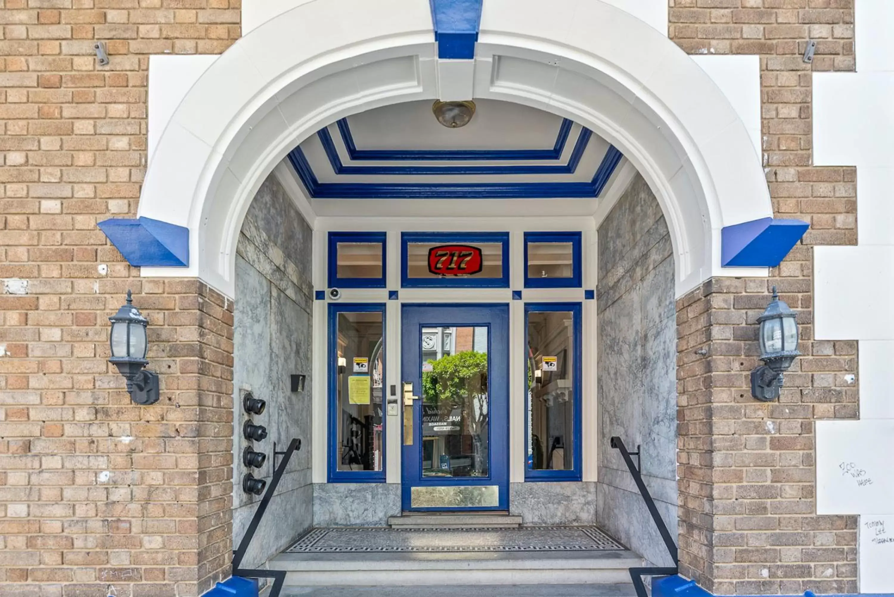 Facade/entrance in Kasa La Monarca San Francisco Facade/entrance in Kasa La Monarca San Francisco