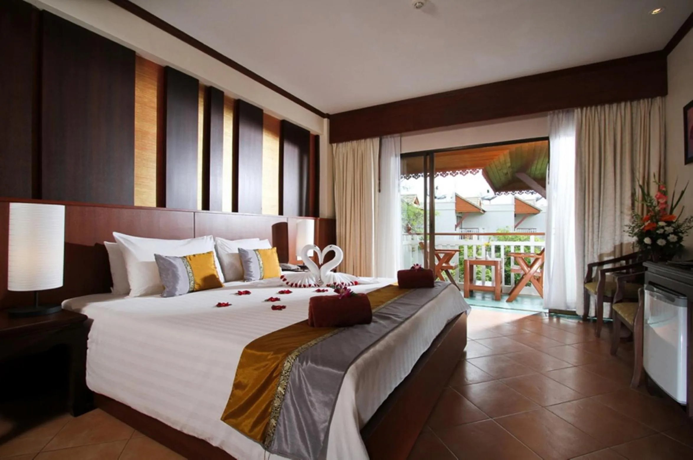 Photo of the whole room, Bed in Baan Karonburi Resort