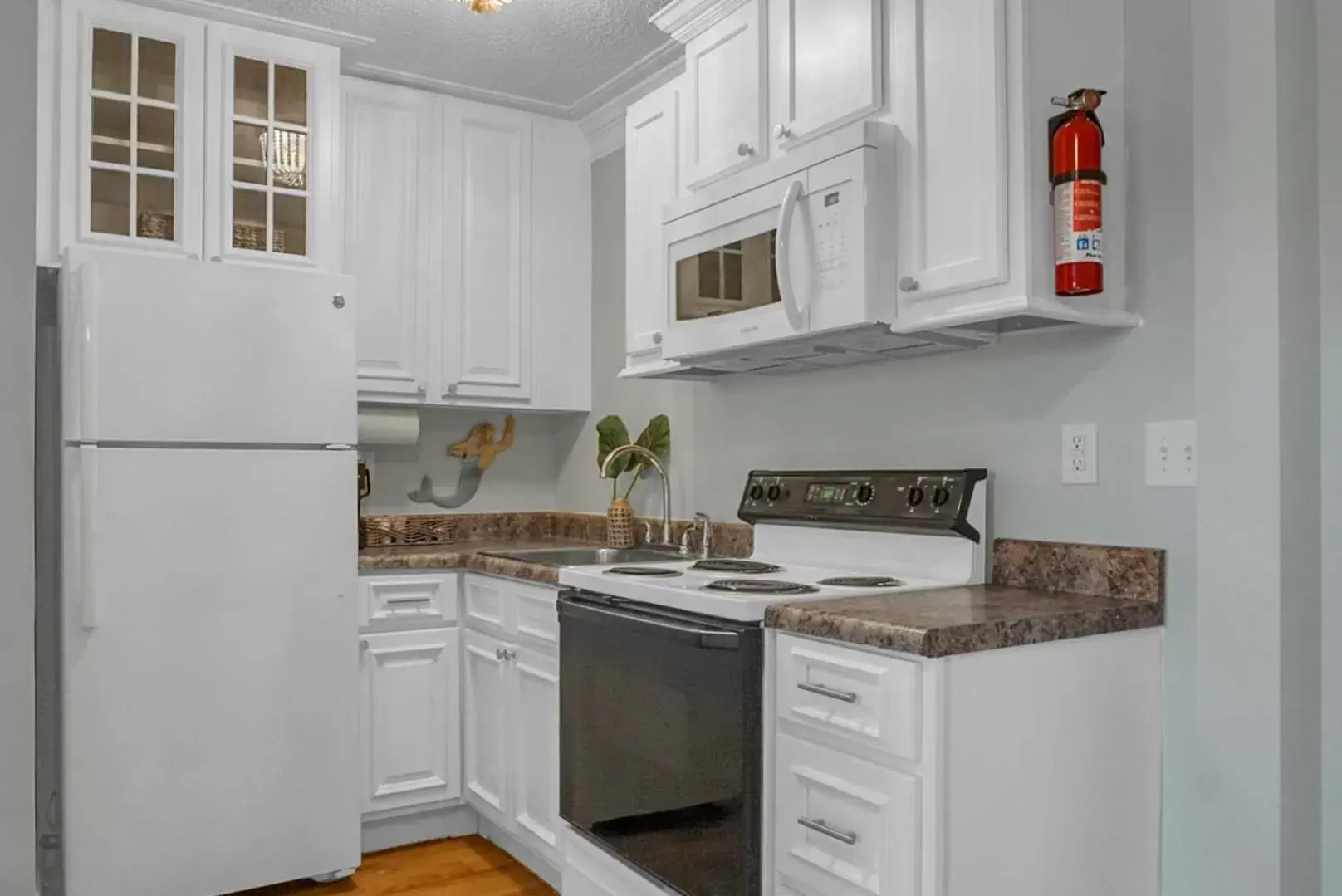 Kitchen/Kitchenette in Carolina Beach Inn