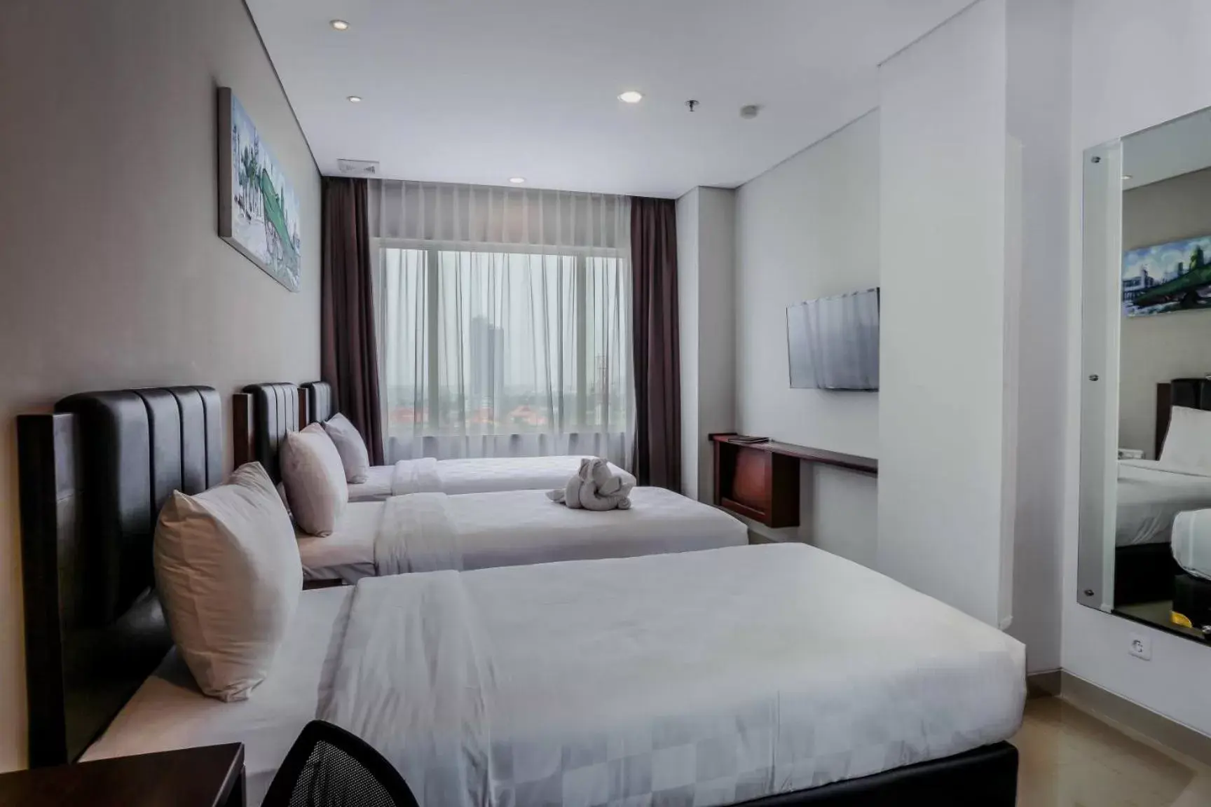 TV and multimedia, Bed in PrimeBiz Hotel Surabaya