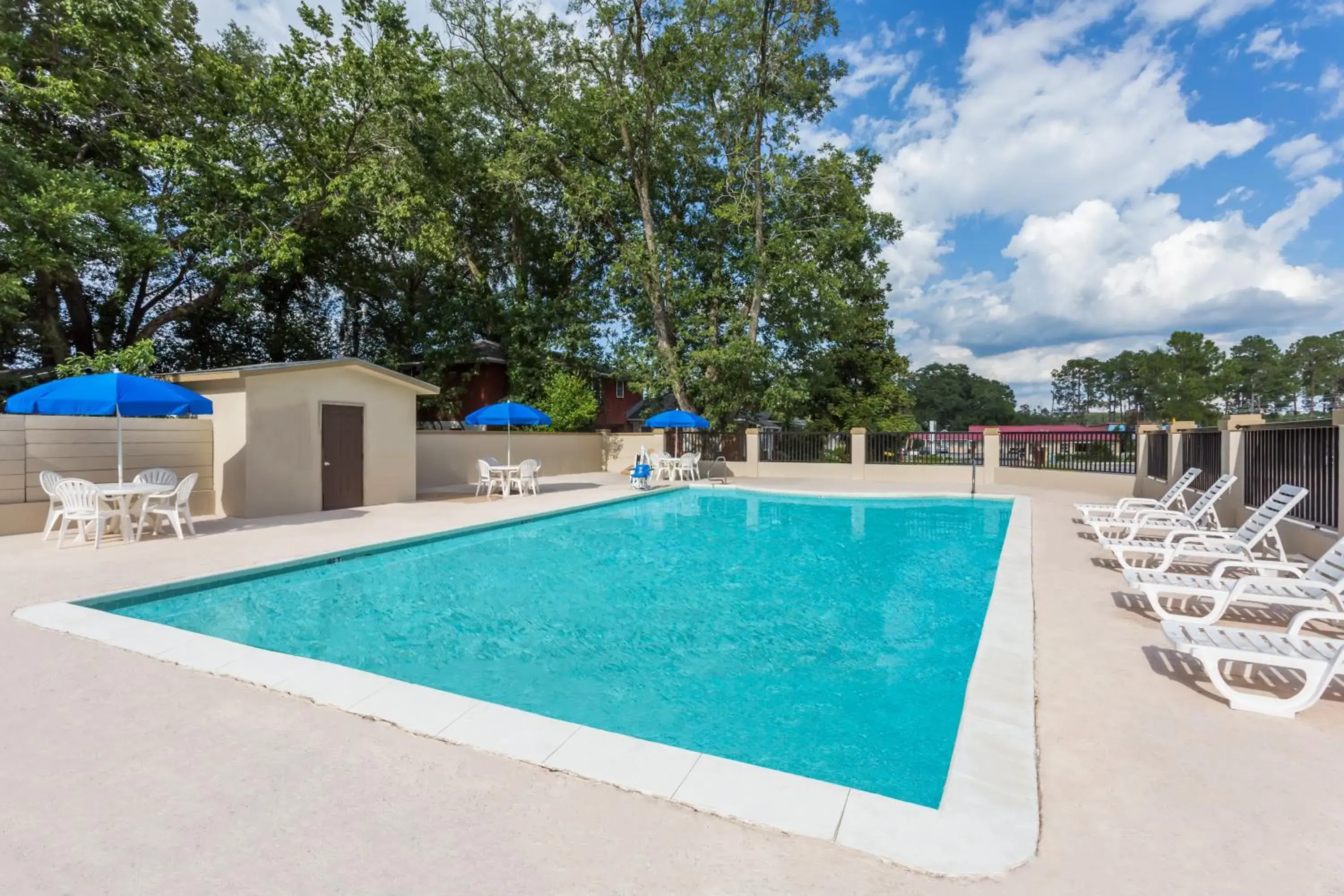On site, Swimming Pool in Knights Inn Statesboro