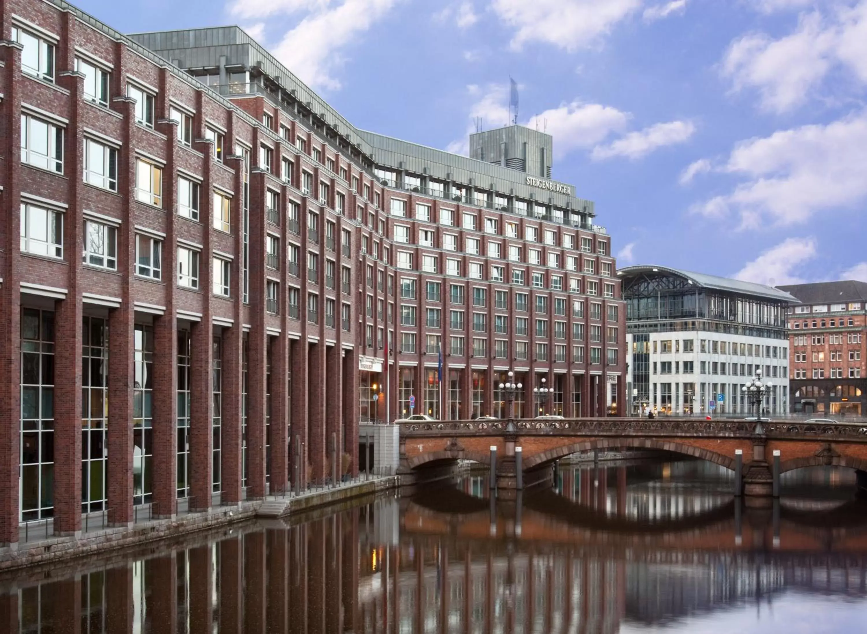 Facade/entrance in Steigenberger Hotel Hamburg Facade/entrance in Steigenberger Hotel Hamburg