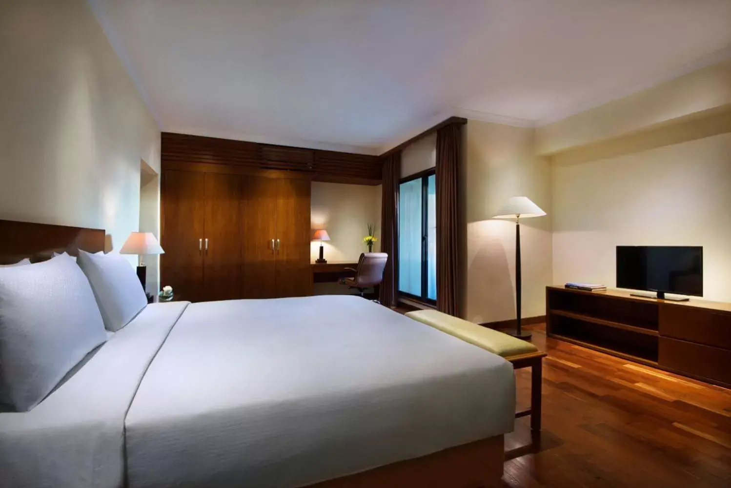 Bedroom, Bed in The Sultan Hotel & Residence Jakarta