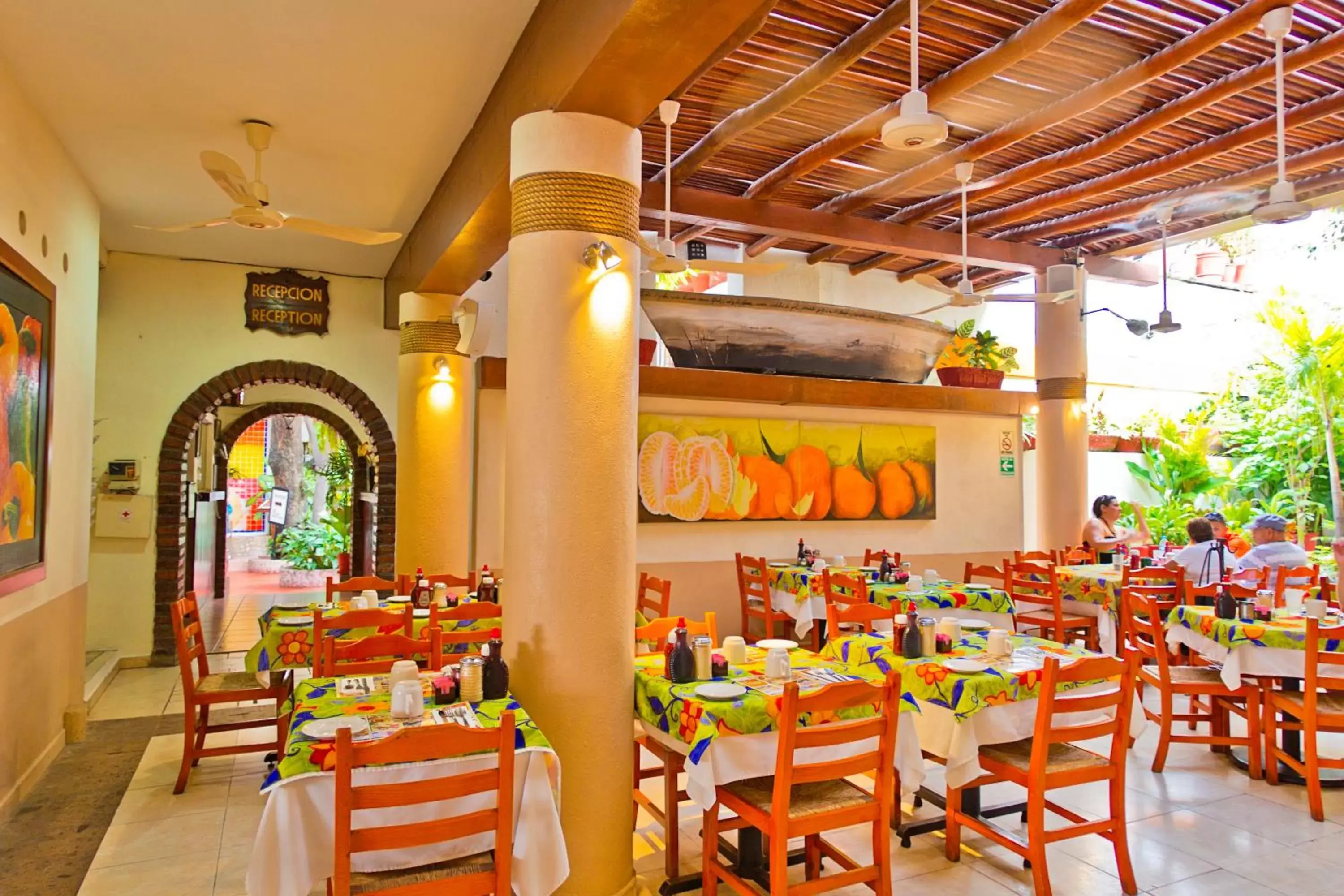 Restaurant/Places to Eat in Hotel Posada De Roger