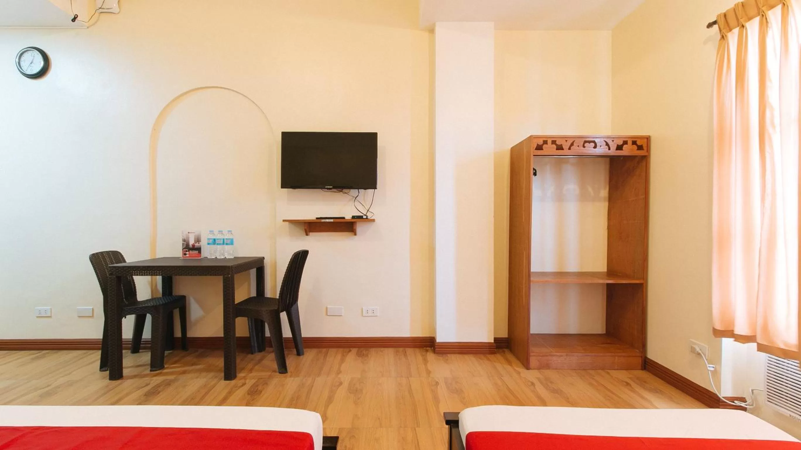 Dining area in RedDoorz Plus near Johnson and Johnson Paranaque