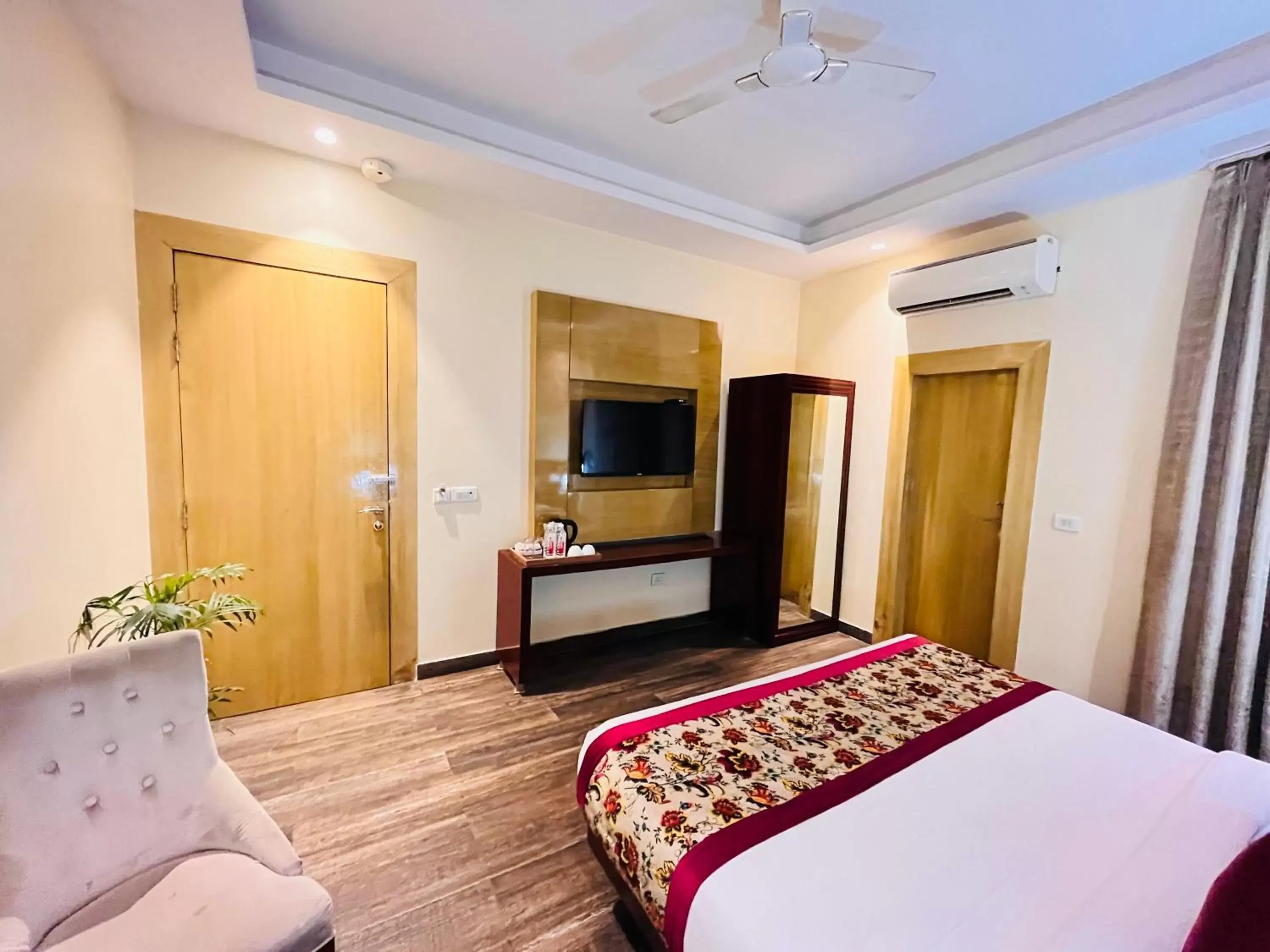 Bed in Hotel Banz - Near Delhi International Airport